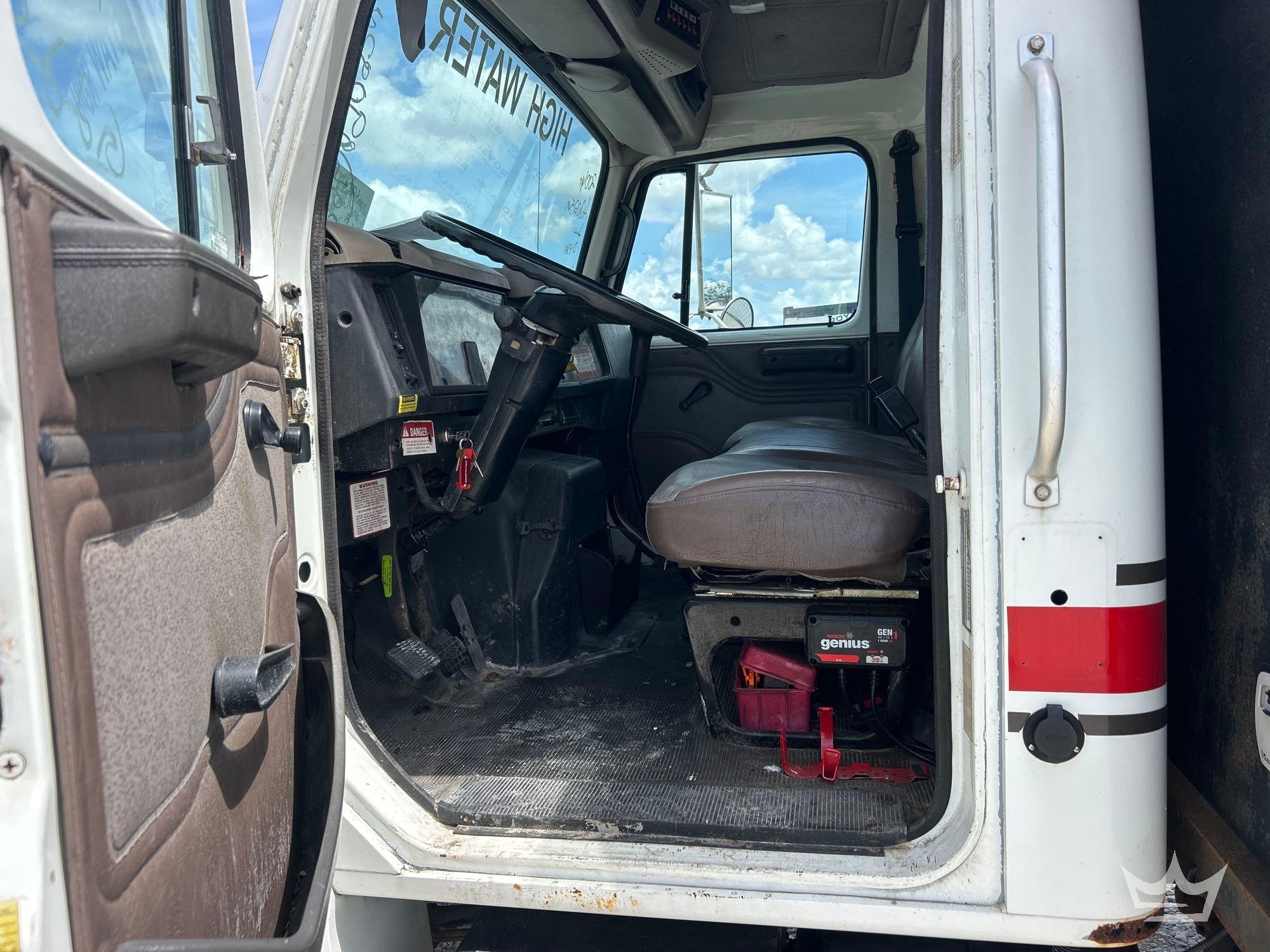 2001 International 4800