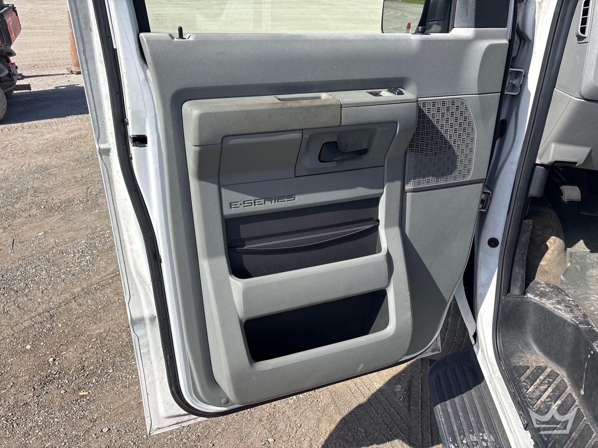 2013 Ford E-350