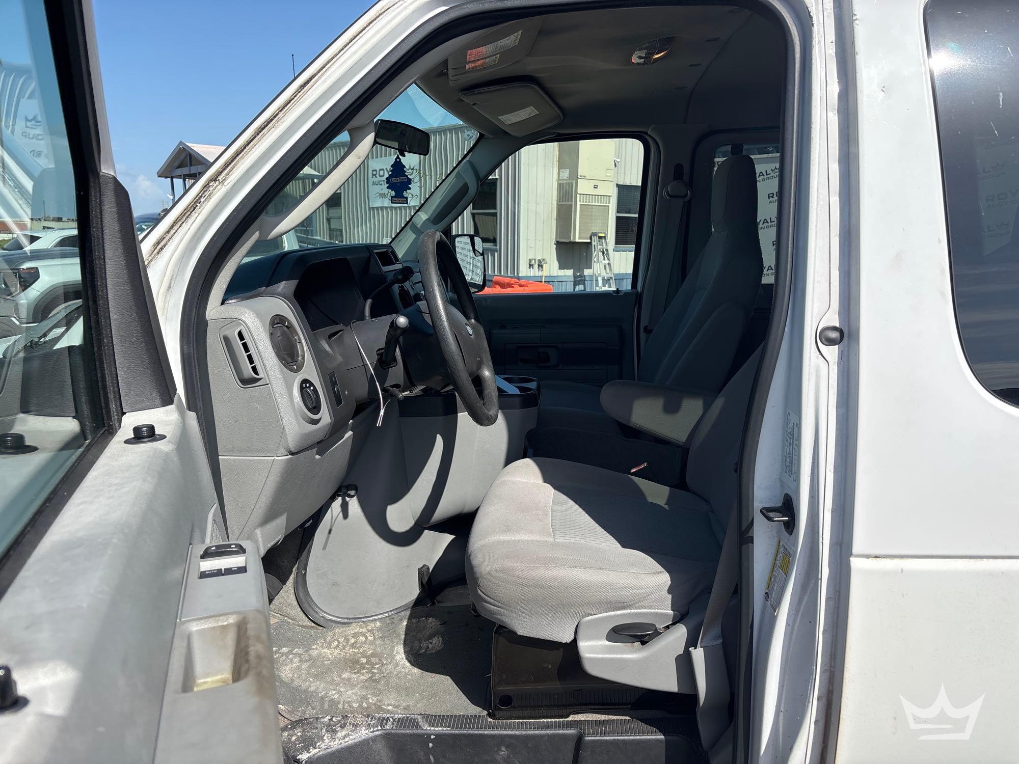 2013 Ford E-350