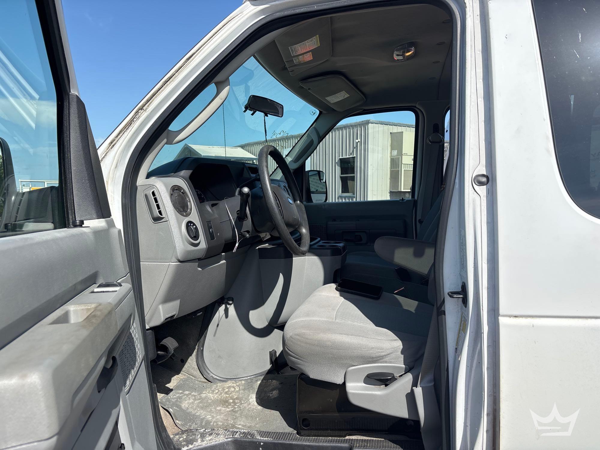 2013 Ford E-350