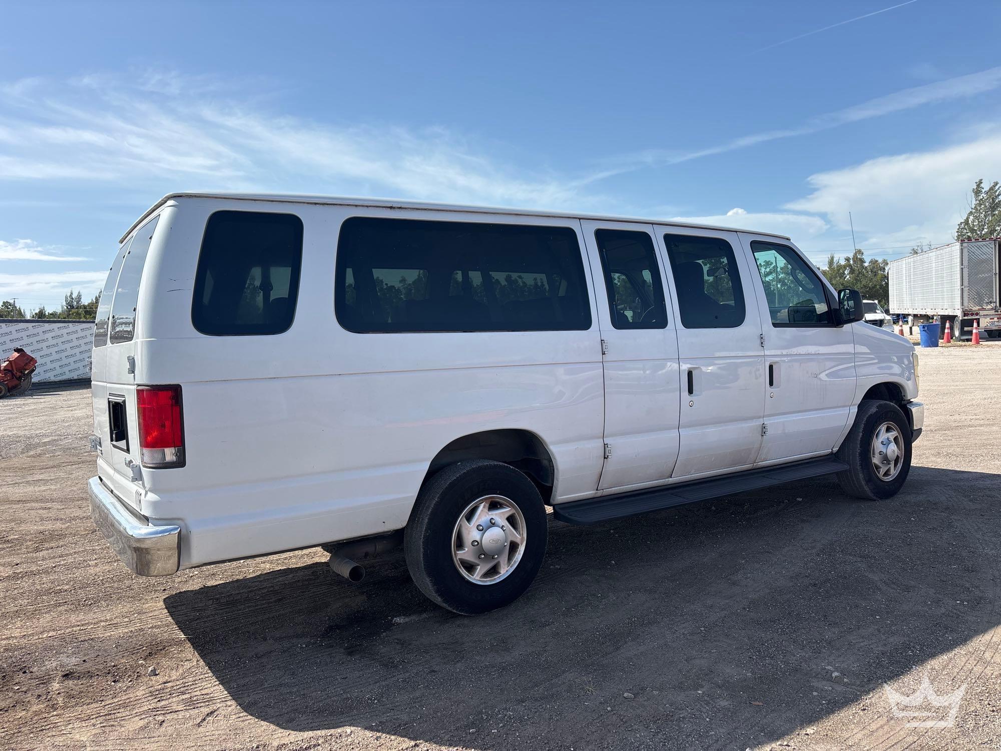 2013 Ford E-350