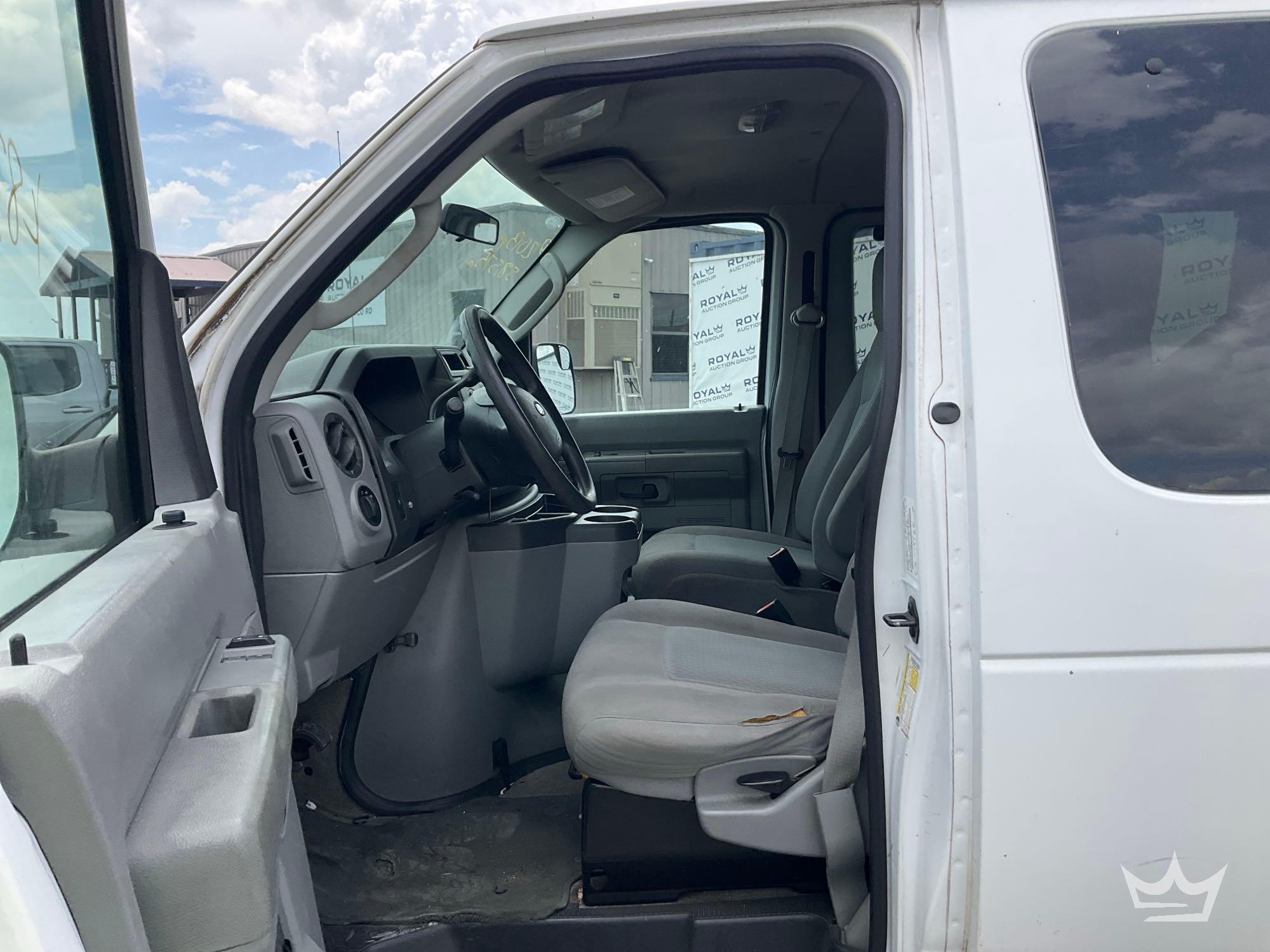2013 Ford E-350