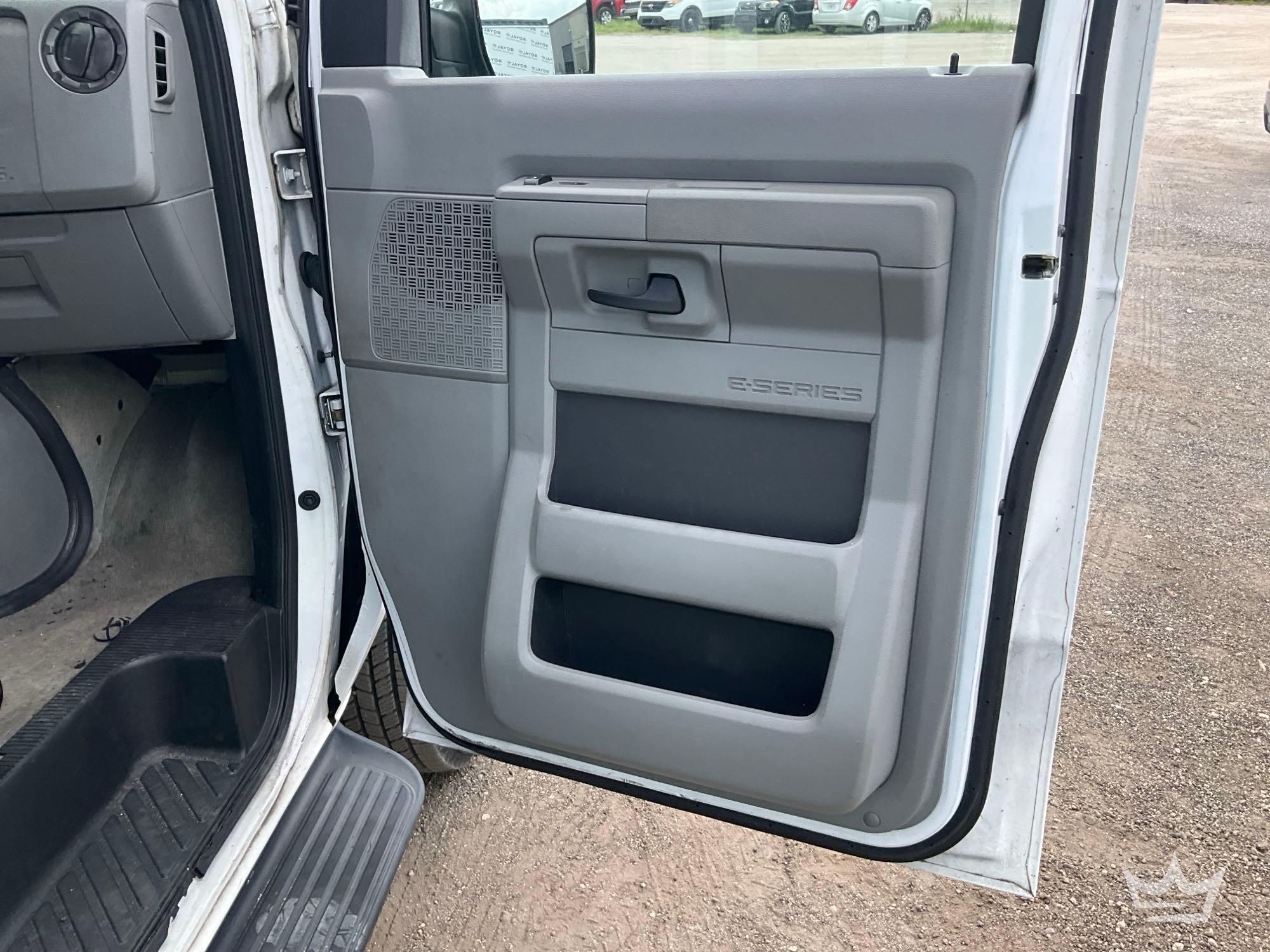 2013 Ford E-350