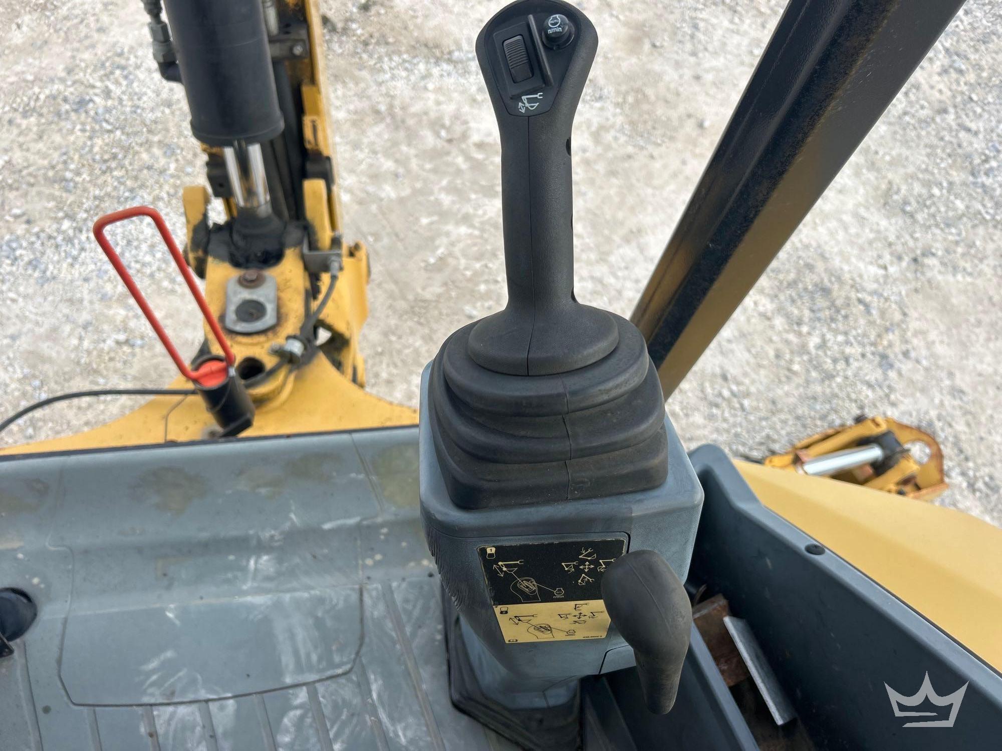 2015 Caterpillar 420F2 IT