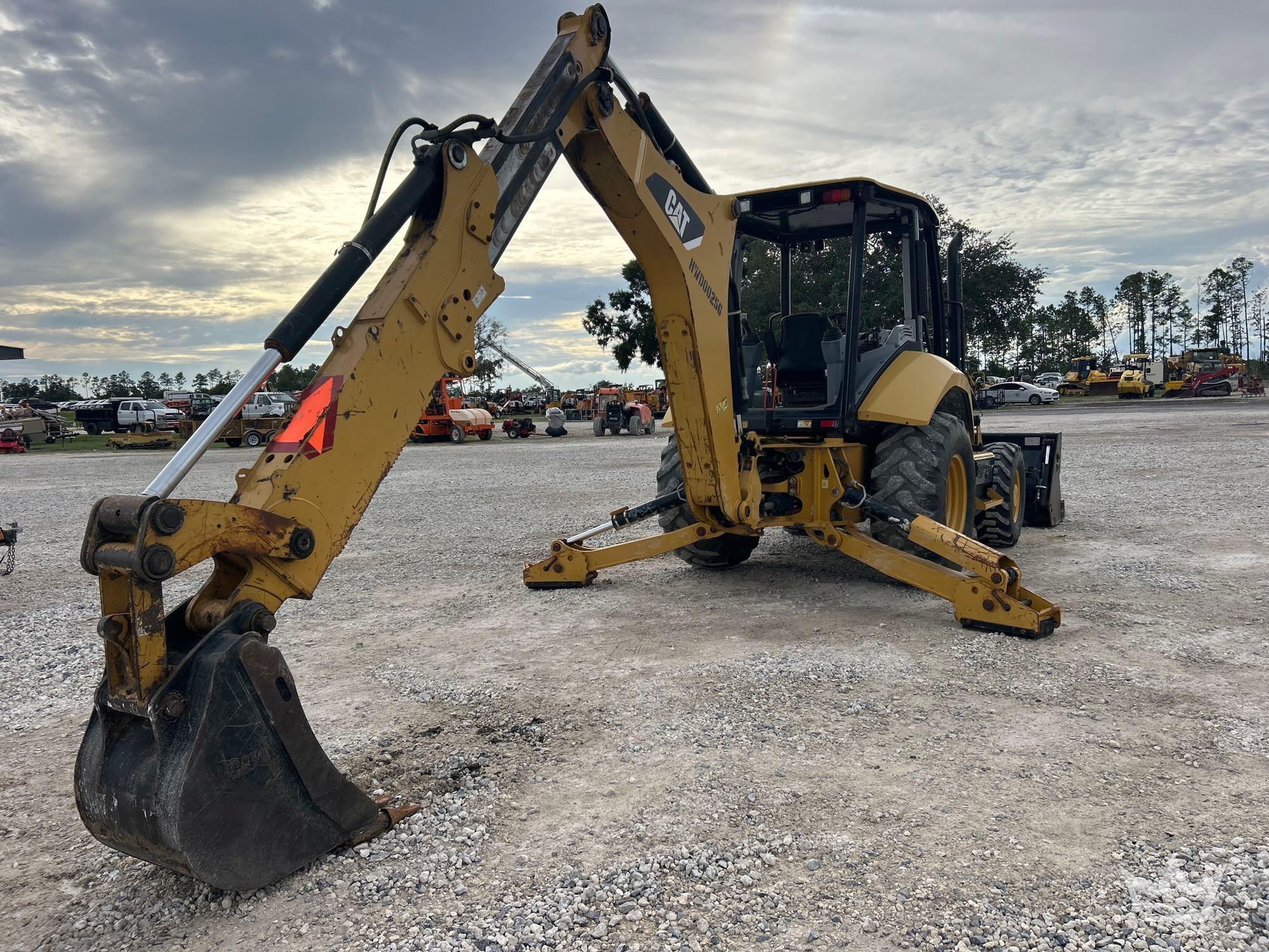 2015 Caterpillar 420F2 IT