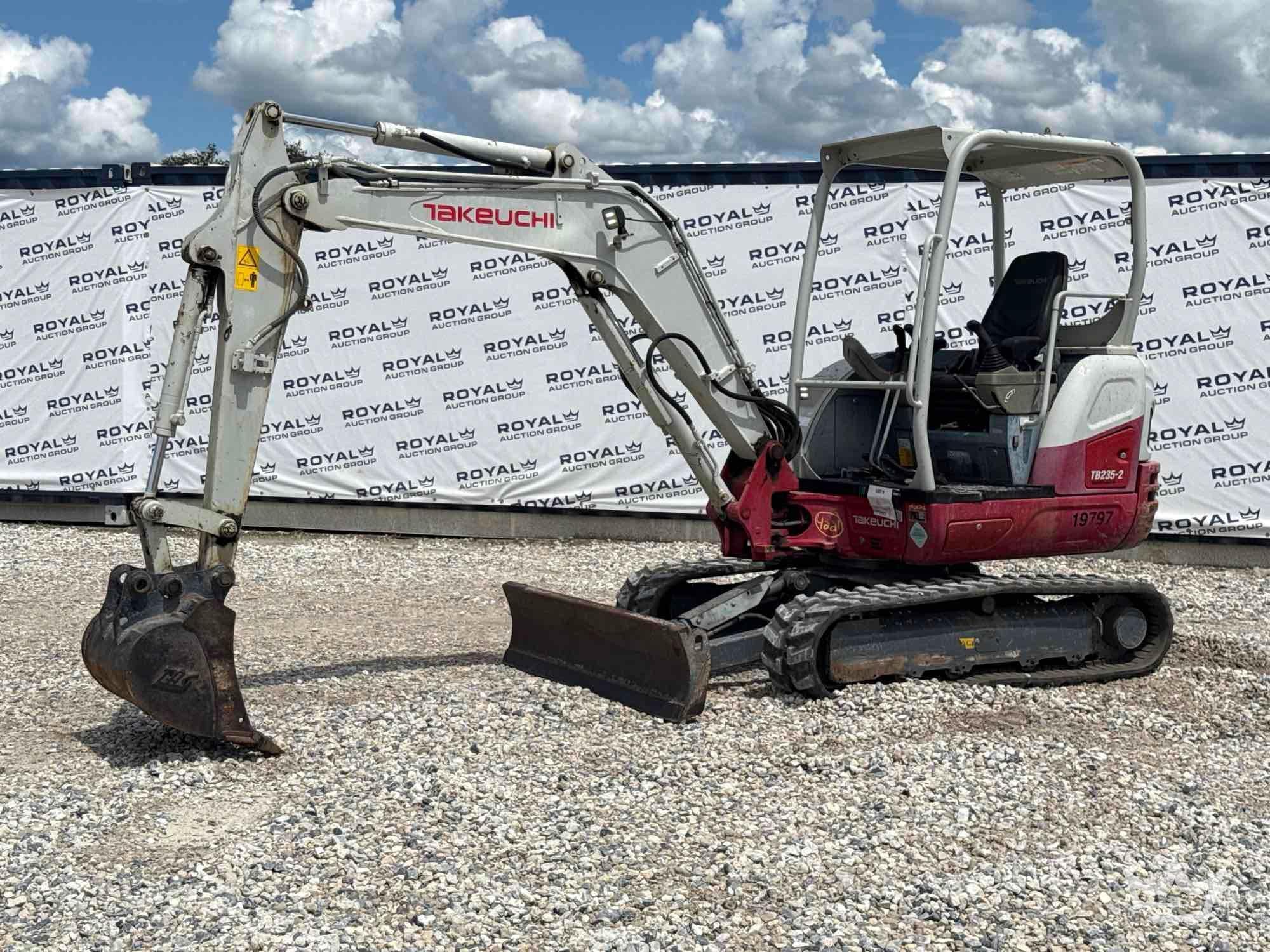 2019 Takeuchi TB235
