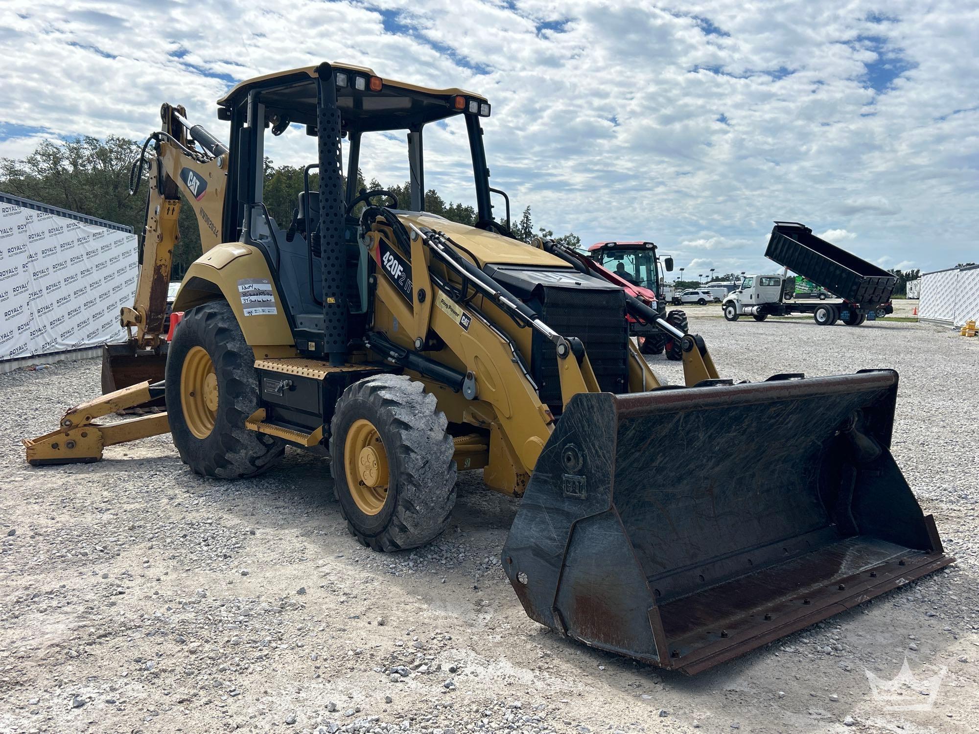 2017 Caterpillar 420F2 IT
