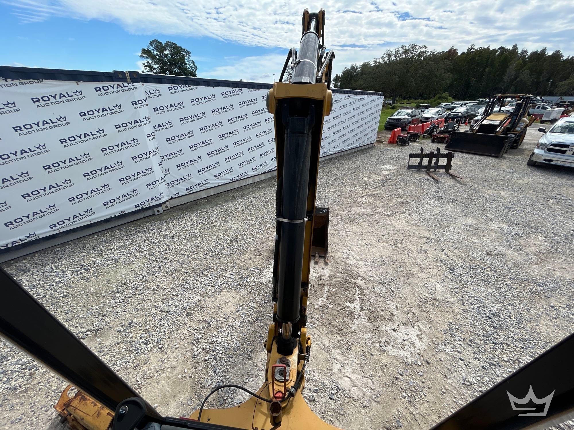 2017 Caterpillar 420F2 IT