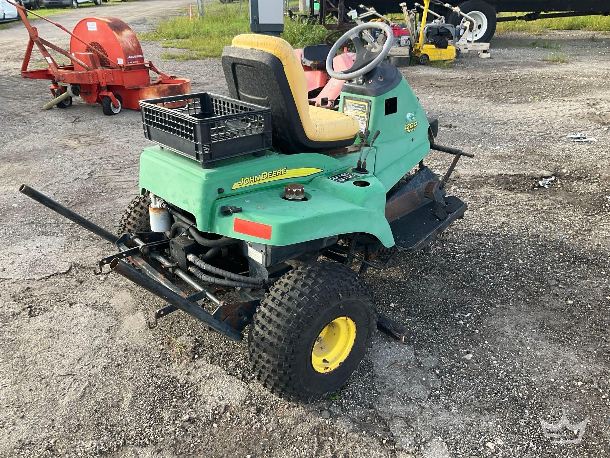1999 John Deere 1200