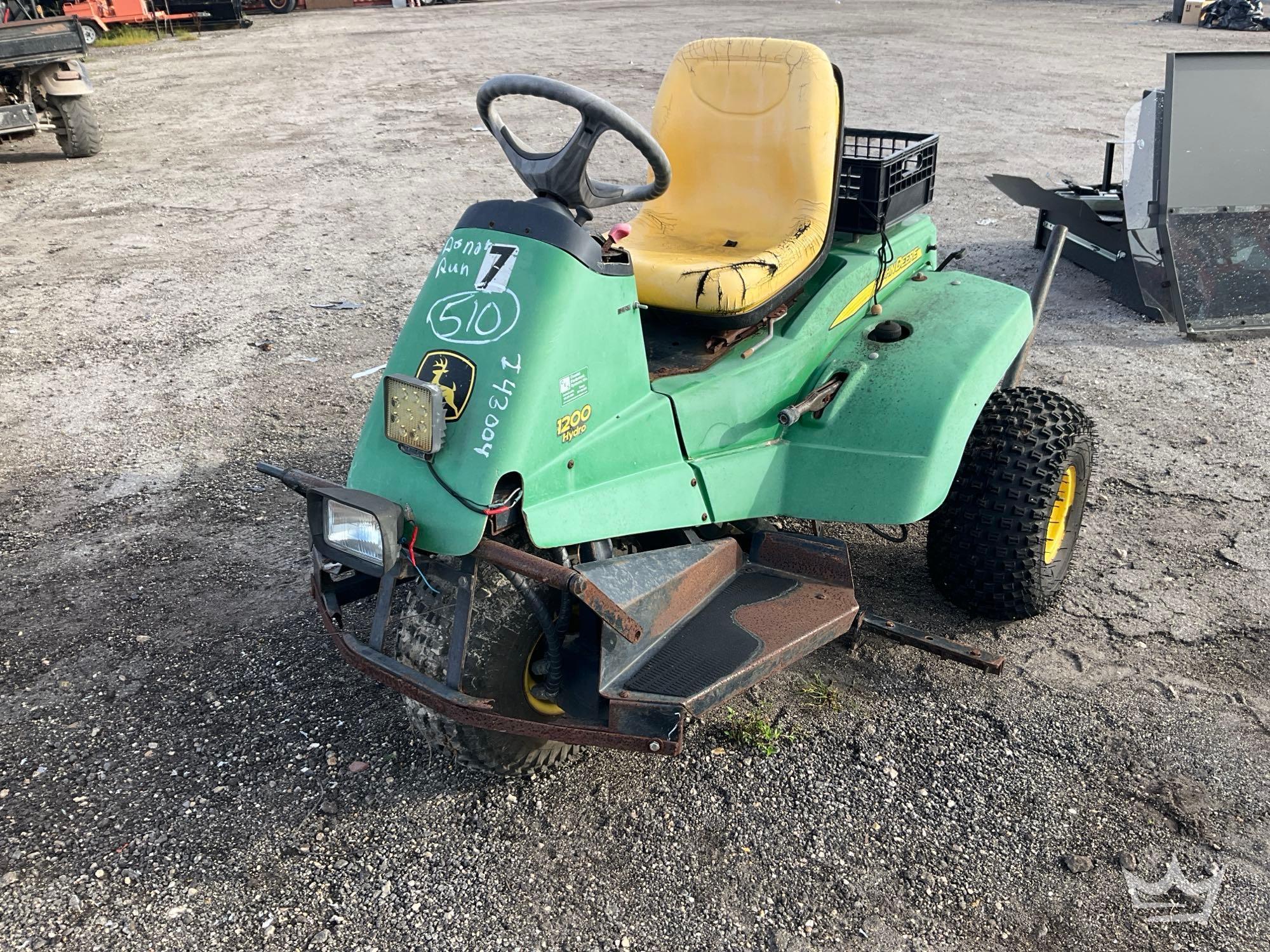 1999 John Deere 1200