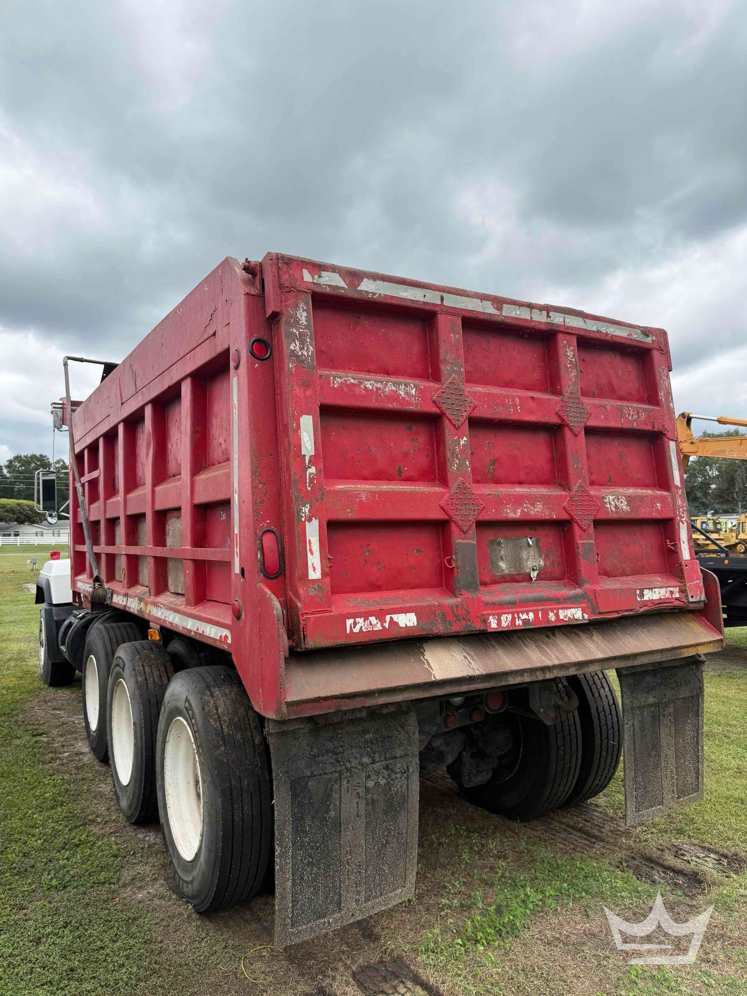 2000 Mack RD690S