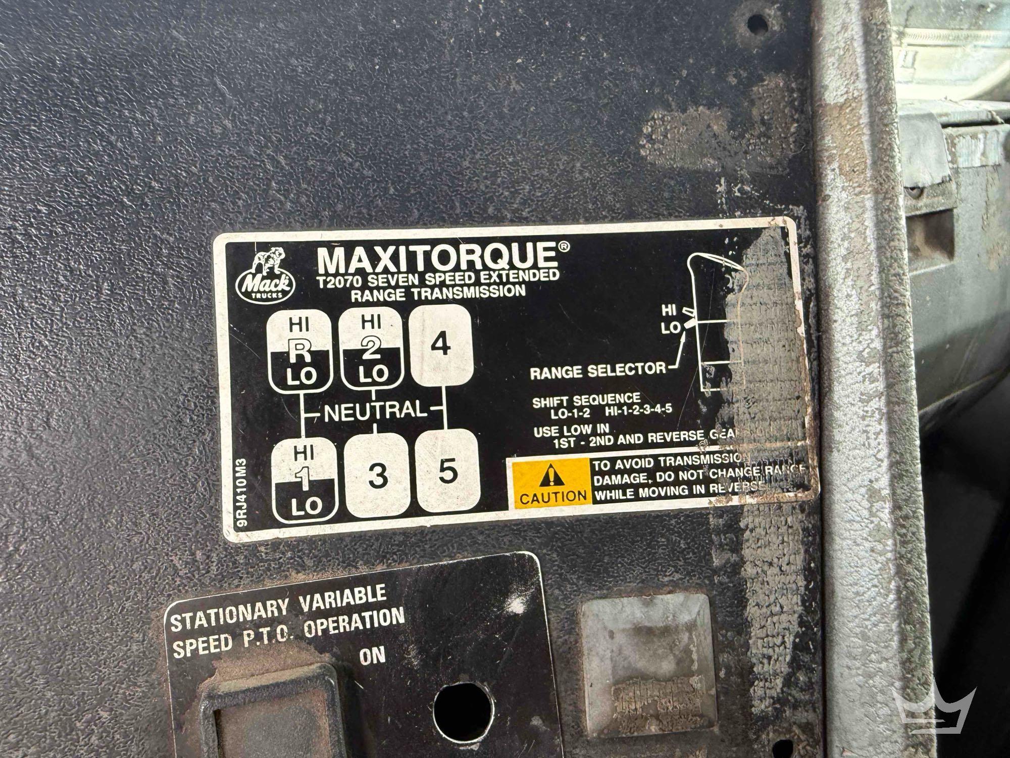 2000 Mack RD690S