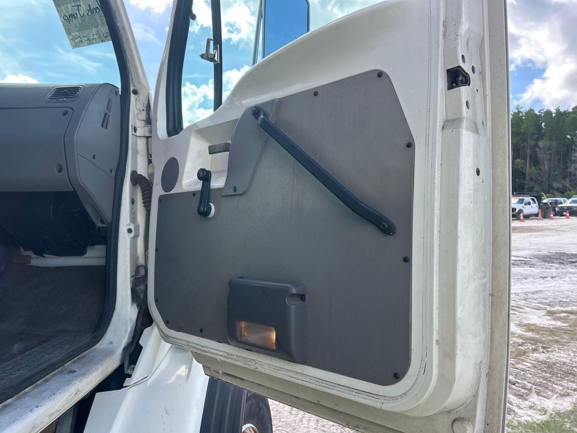 1998 Ford LT9513