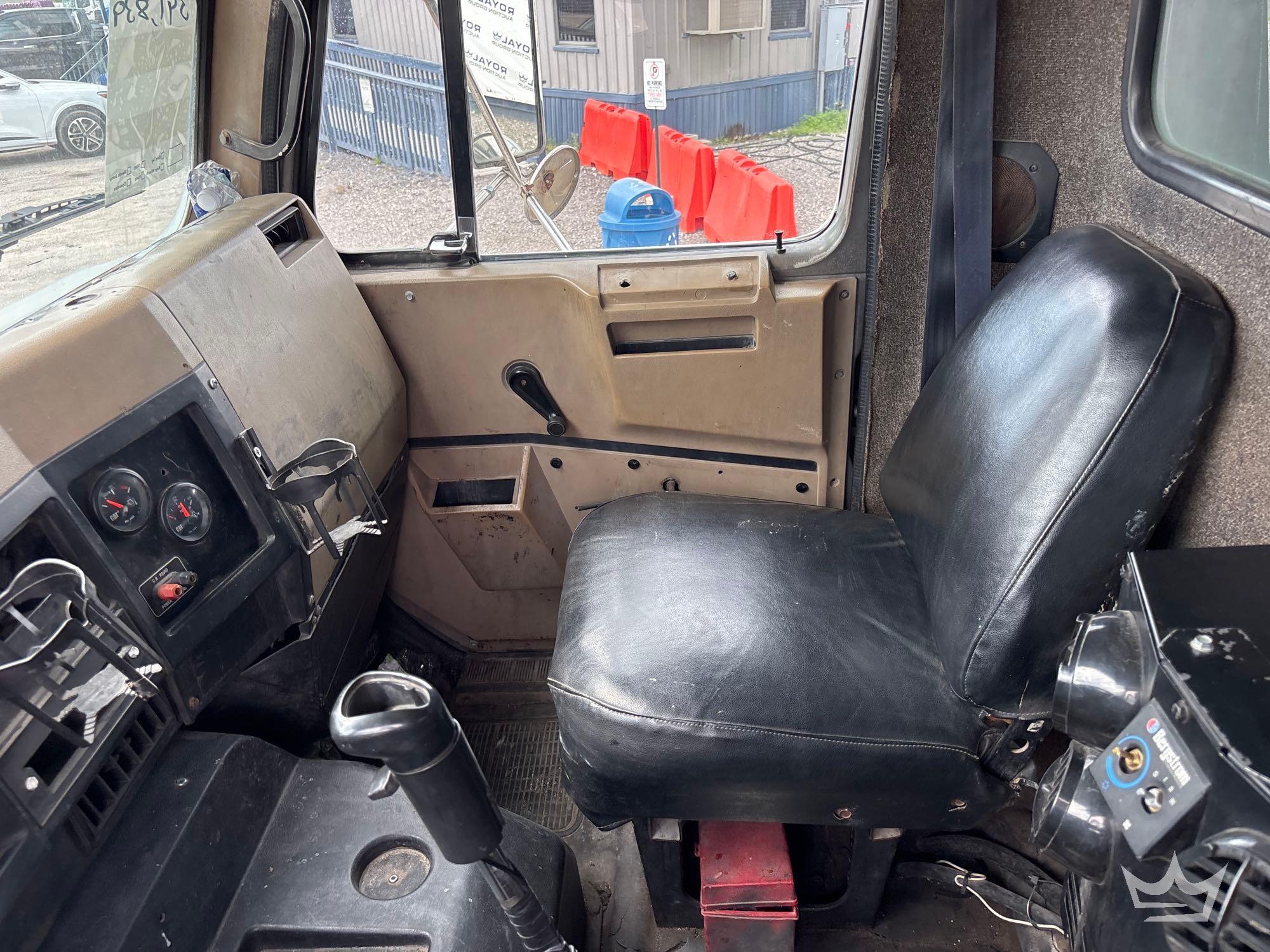 1995 International 8100