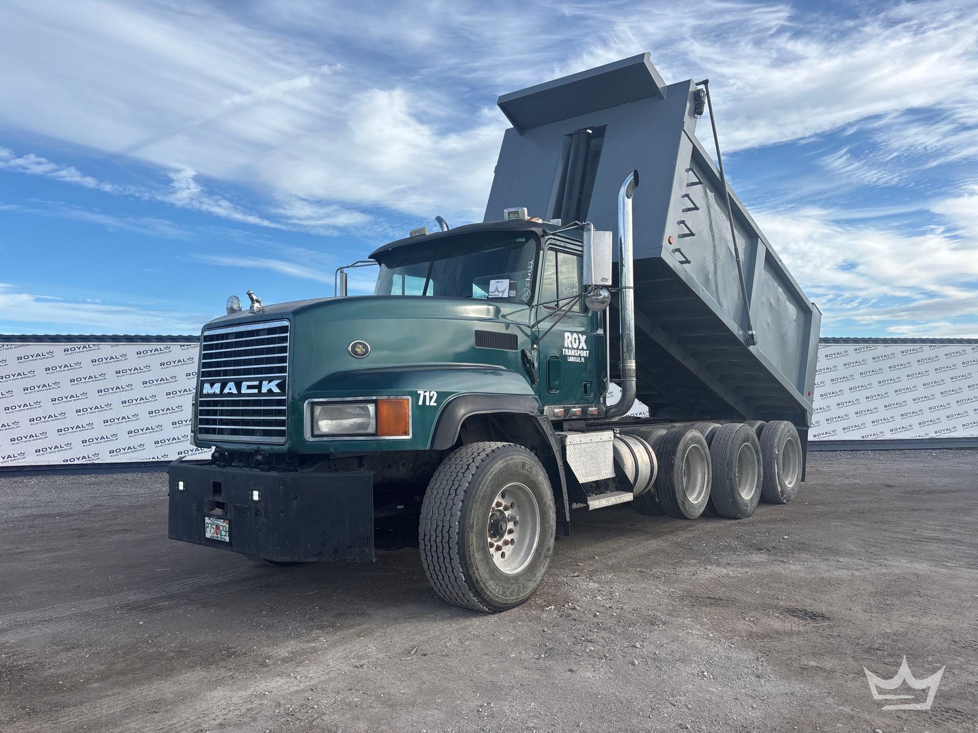 2002 Mack CL713