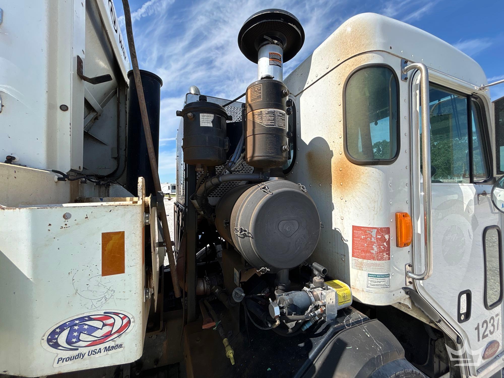 2017 Peterbilt 520