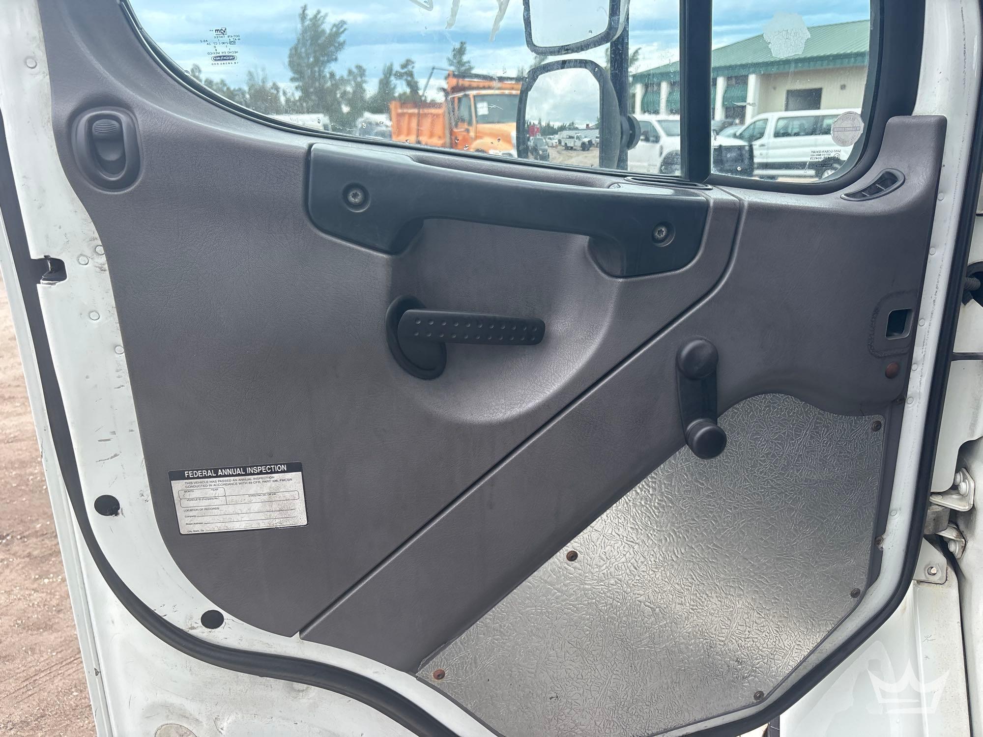 2012 Freightliner M2 106