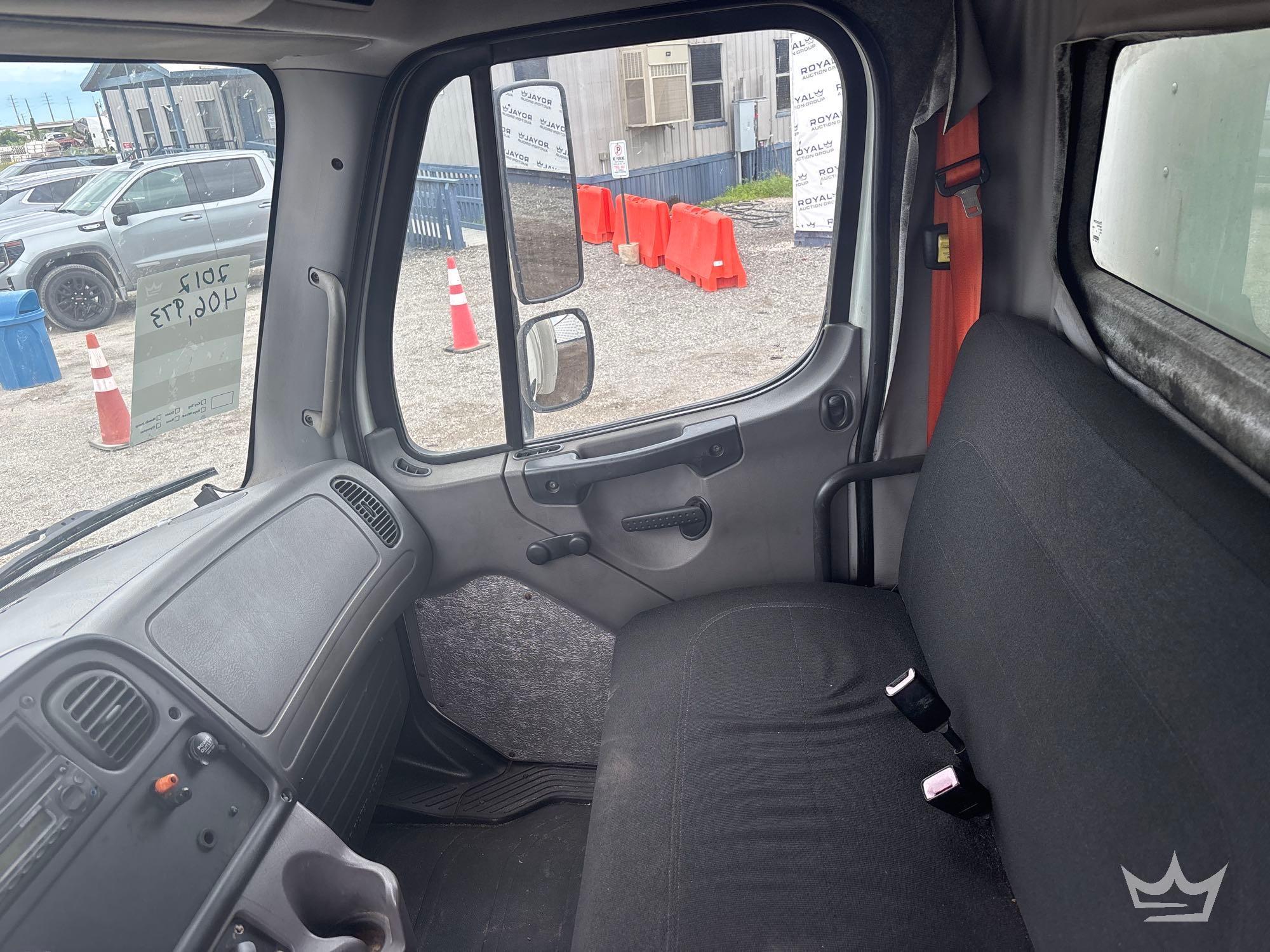 2012 Freightliner M2 106
