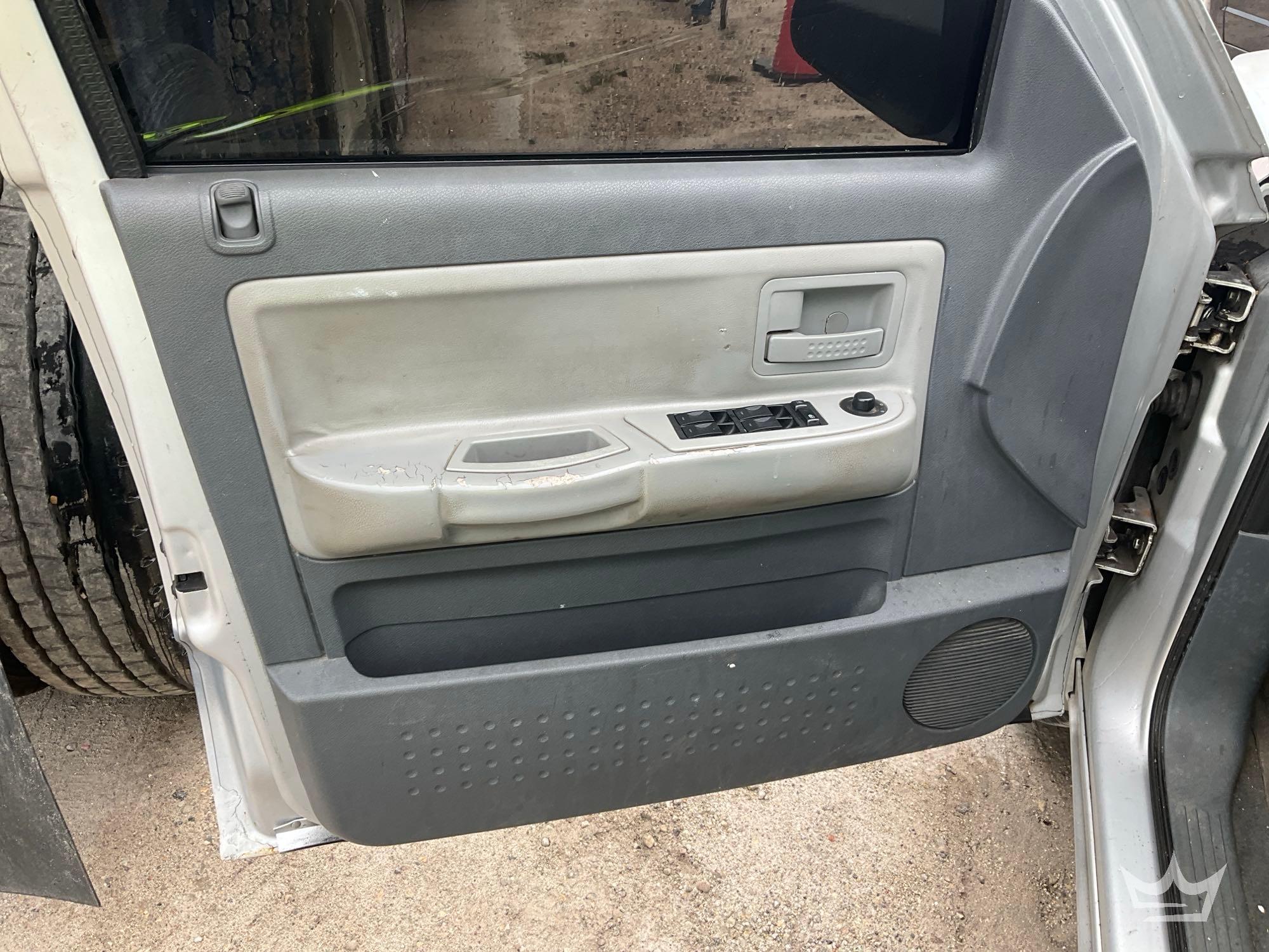 2005 Dodge DAKOTA