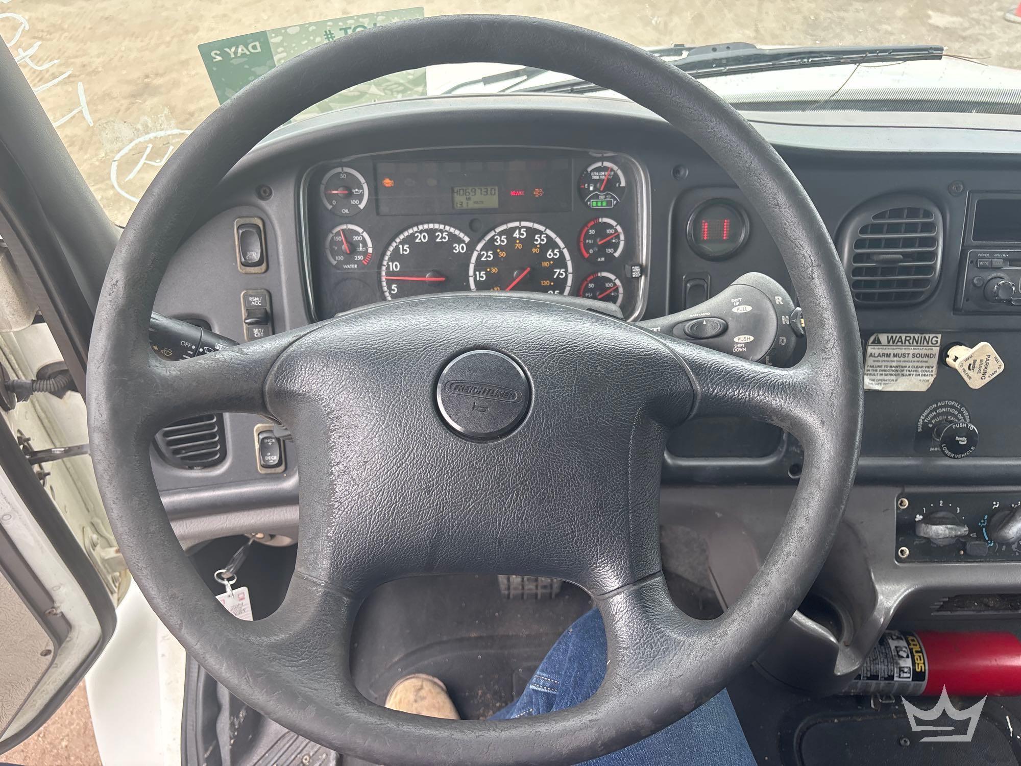 2012 Freightliner M2 106