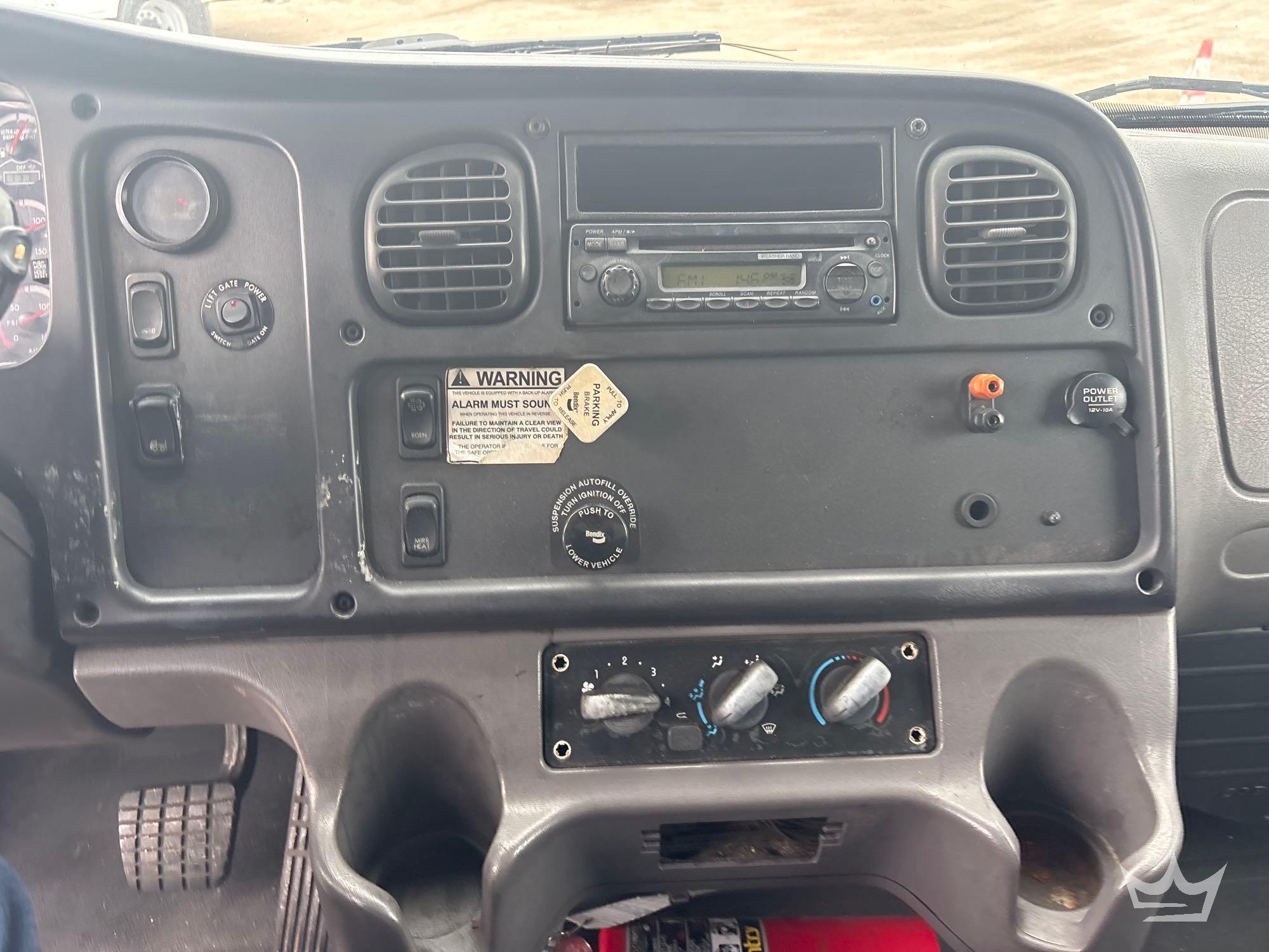 2012 Freightliner M2 106