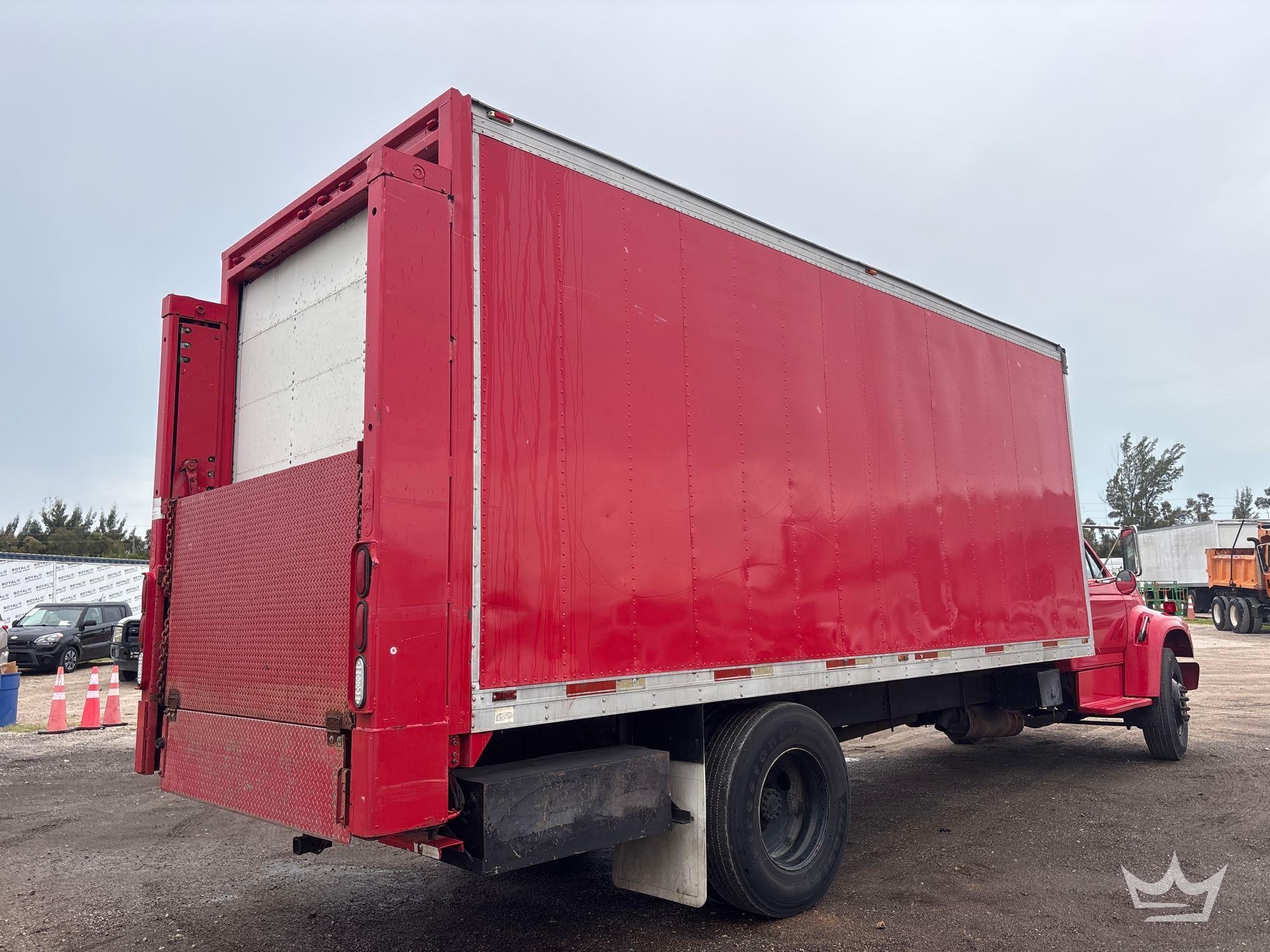 1996 Ford F800