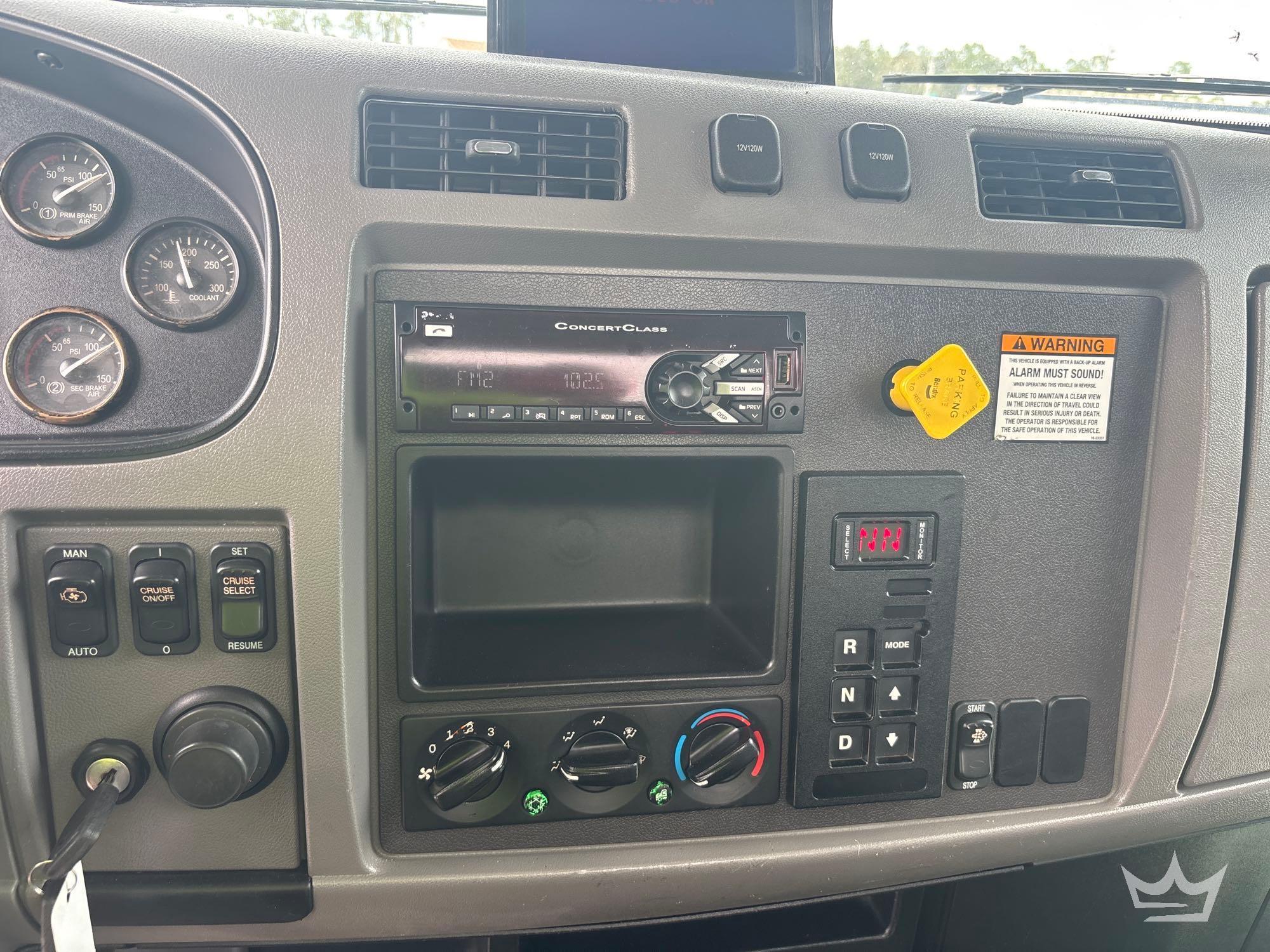 2019 Peterbilt 330