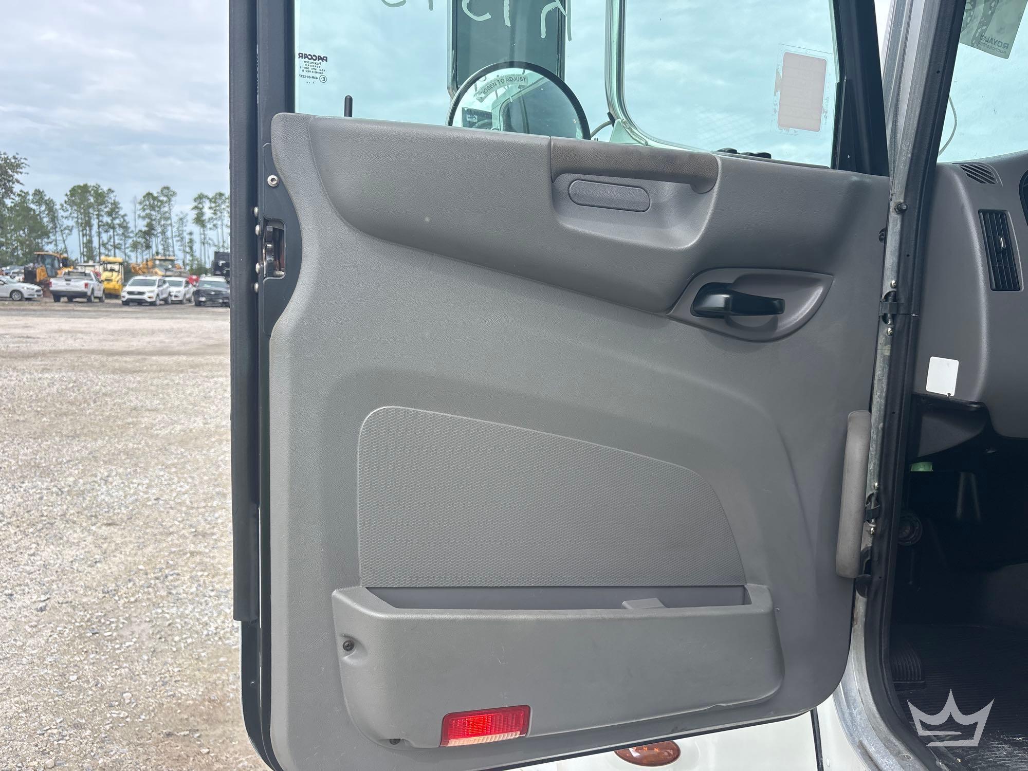2019 Peterbilt 330