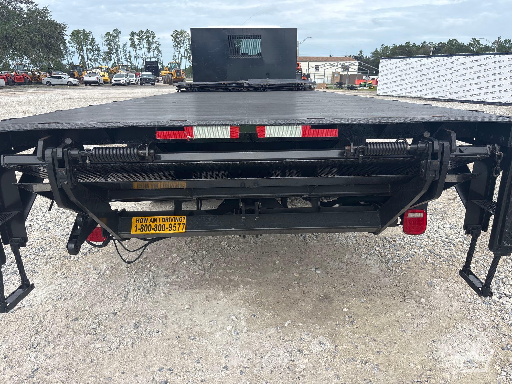 2019 Peterbilt 330