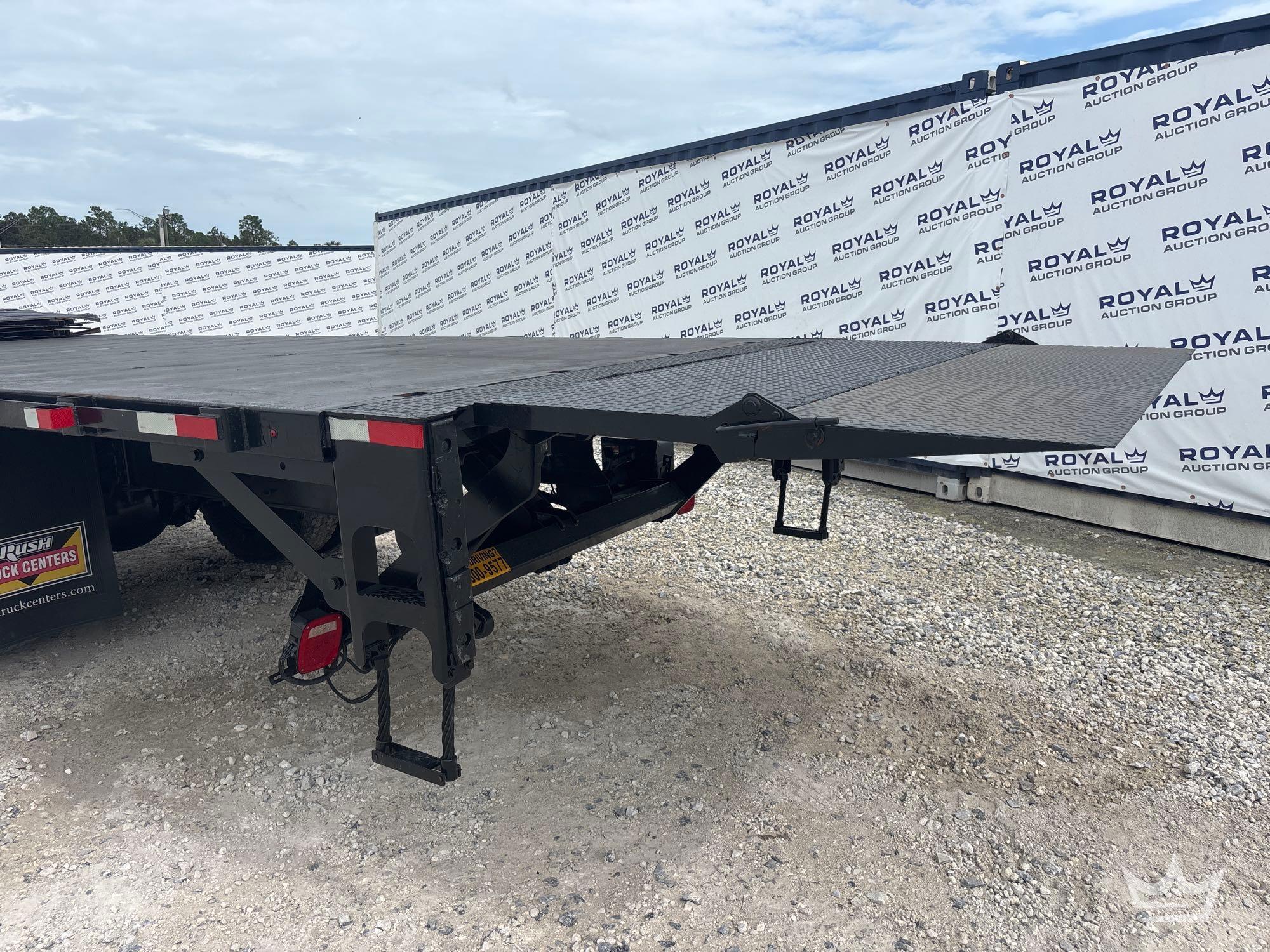 2019 Peterbilt 330