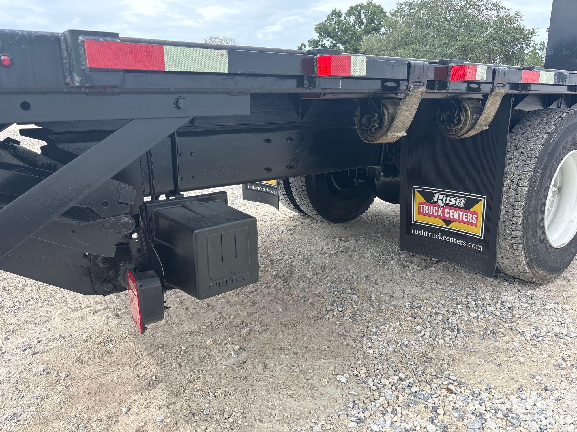 2019 Peterbilt 330