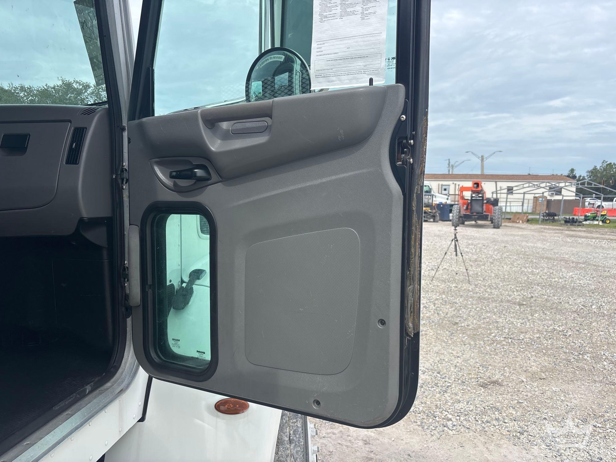2019 Peterbilt 330