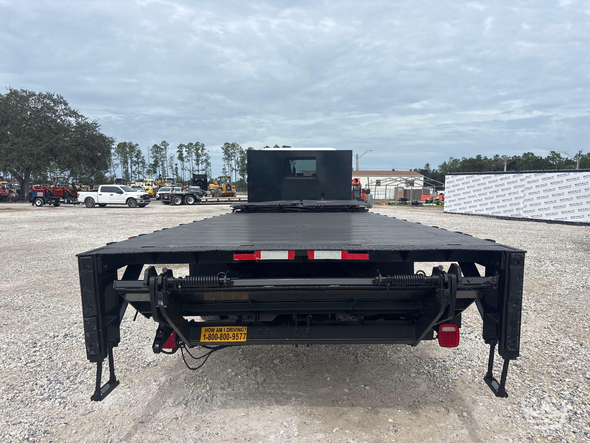 2019 Peterbilt 330