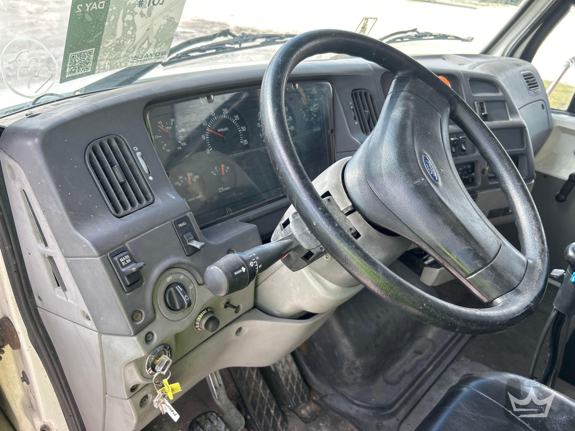 1998 Ford LT9513