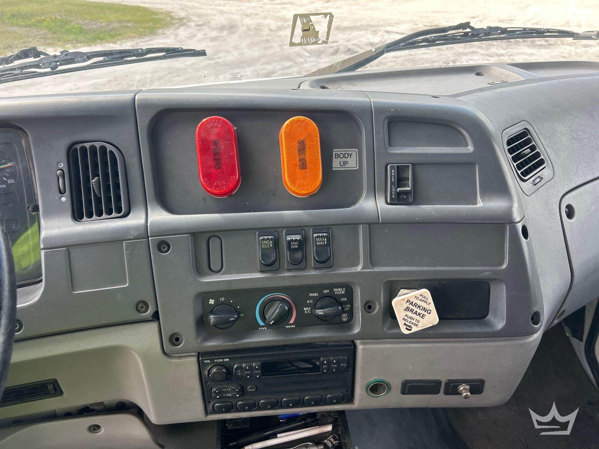 1998 Ford LT9513