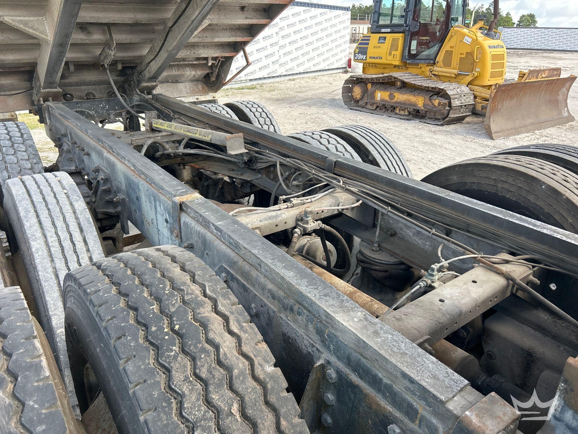 1998 Ford LT9513
