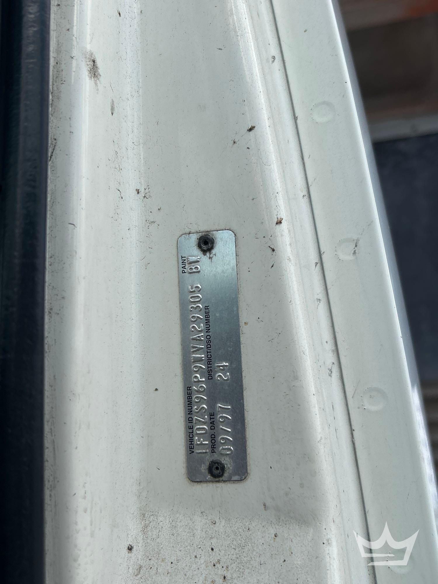 1998 Ford LT9513