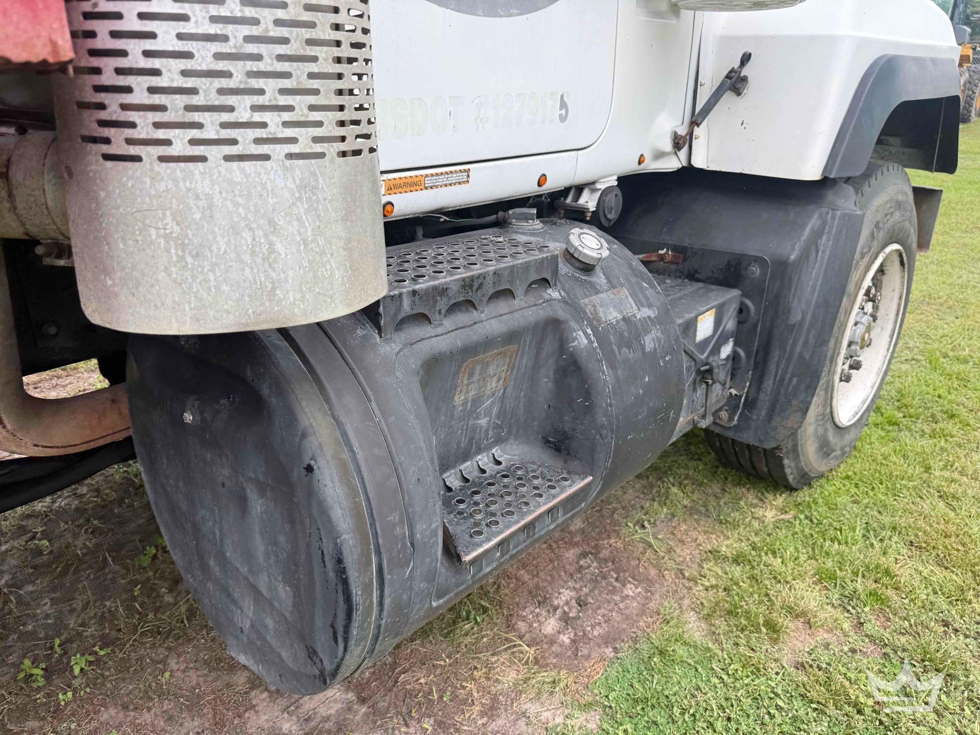 2000 Mack RD690S