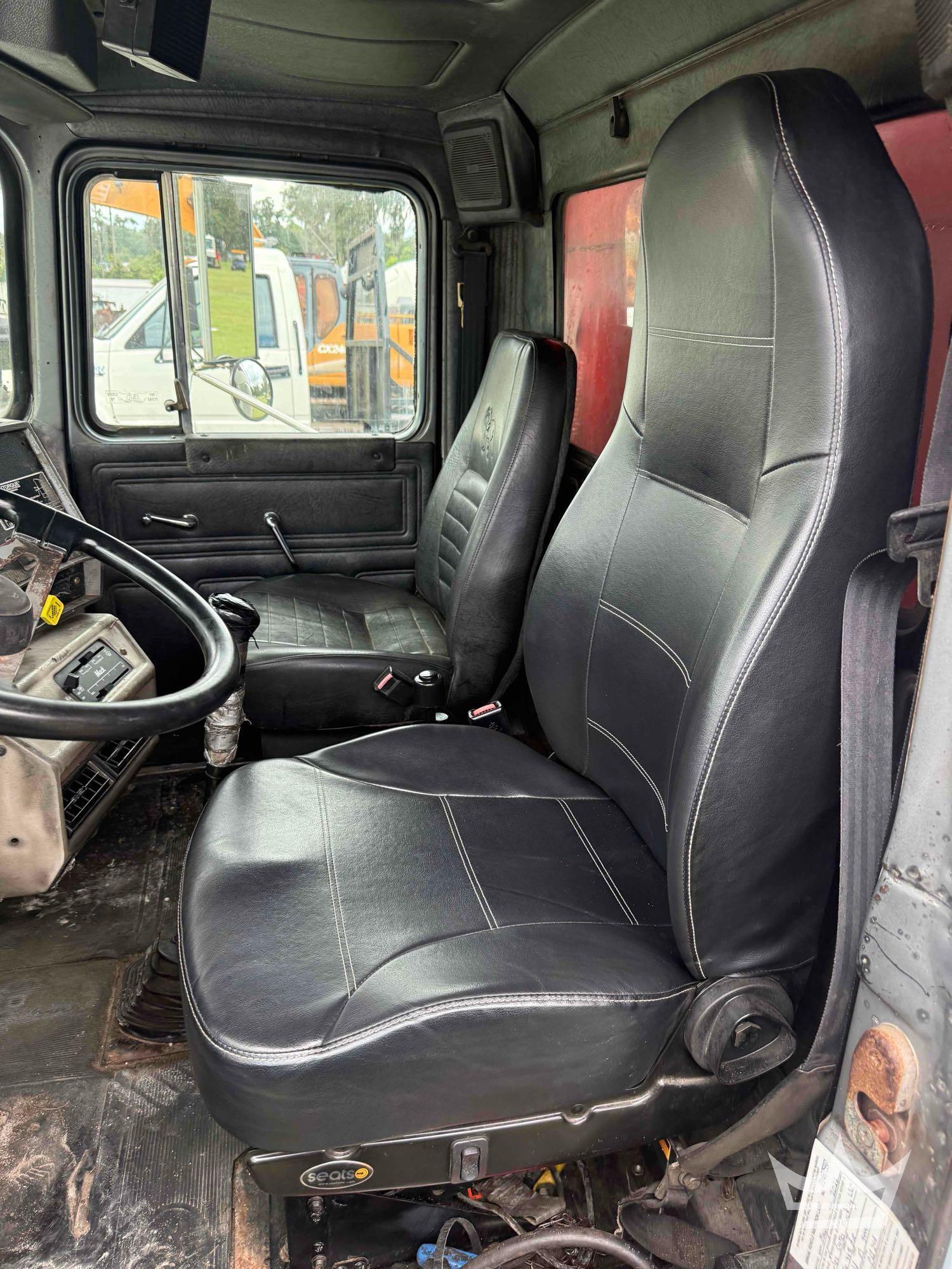 2000 Mack RD690S