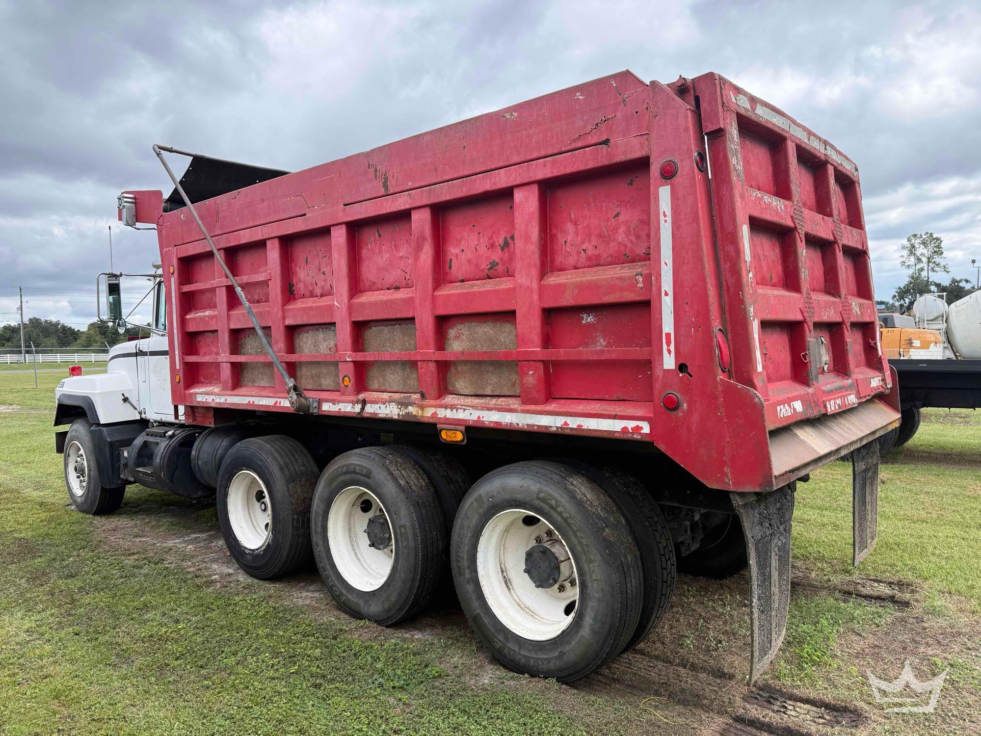 2000 Mack RD690S