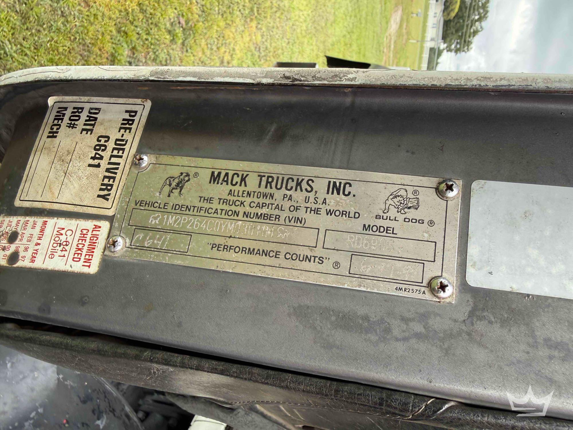 2000 Mack RD690S