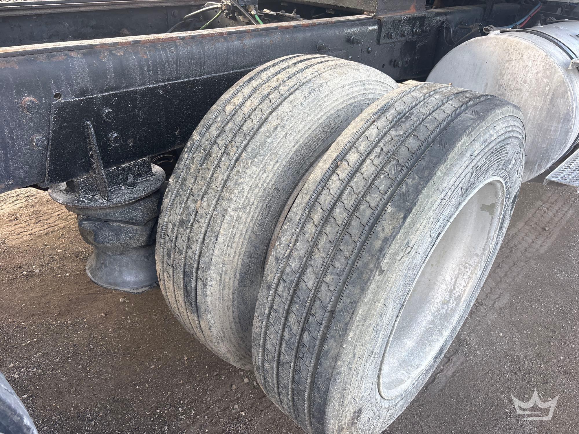 2002 Mack CL713