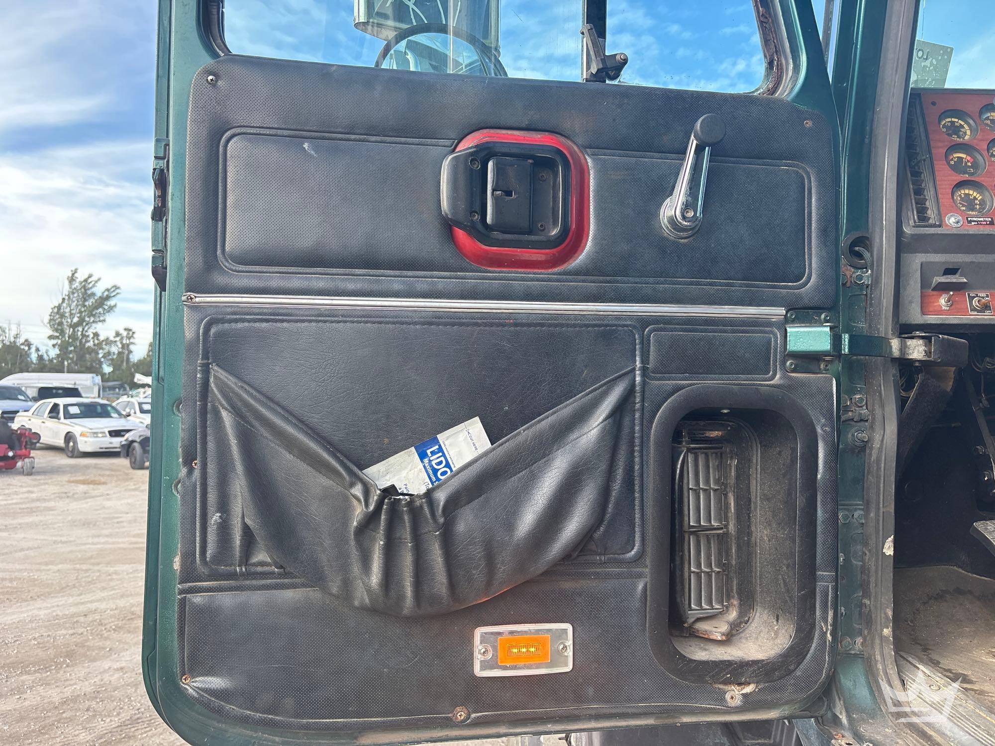 2002 Mack CL713
