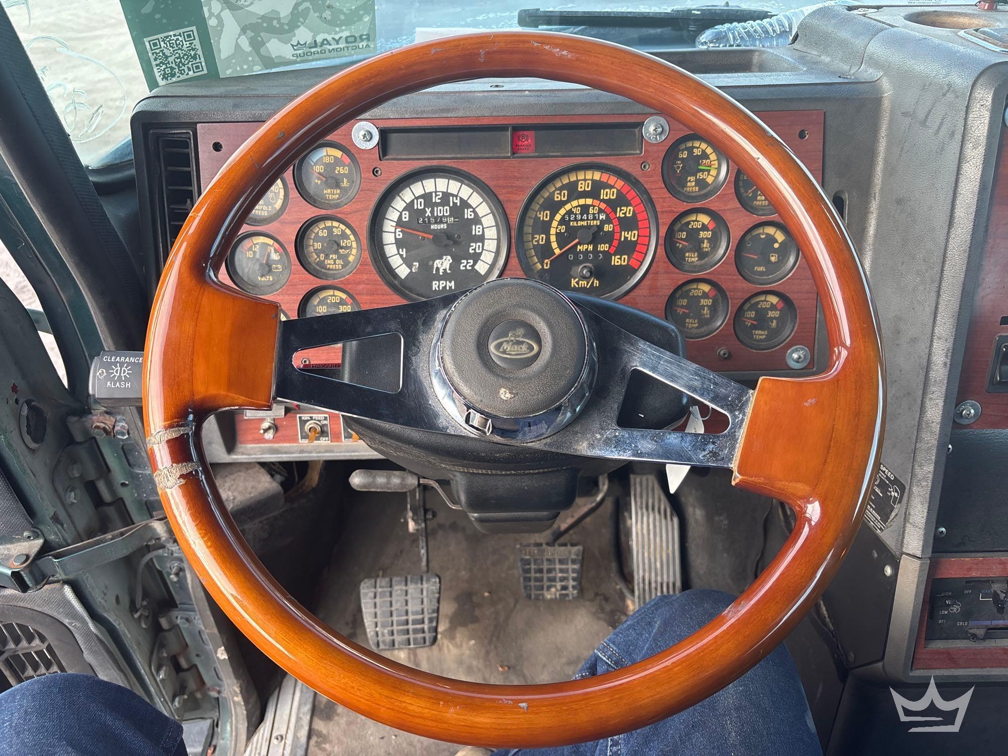 2002 Mack CL713
