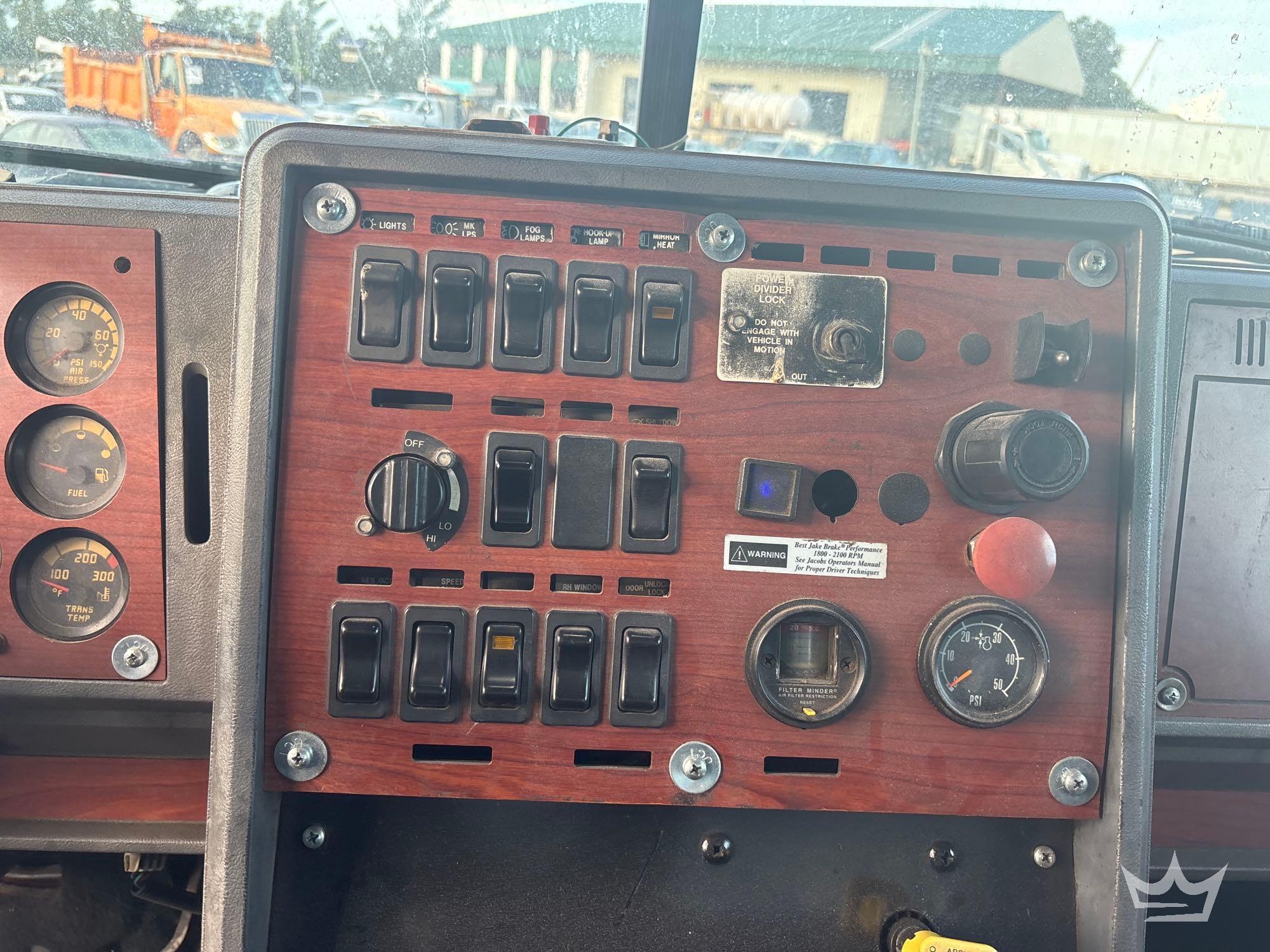 2002 Mack CL713