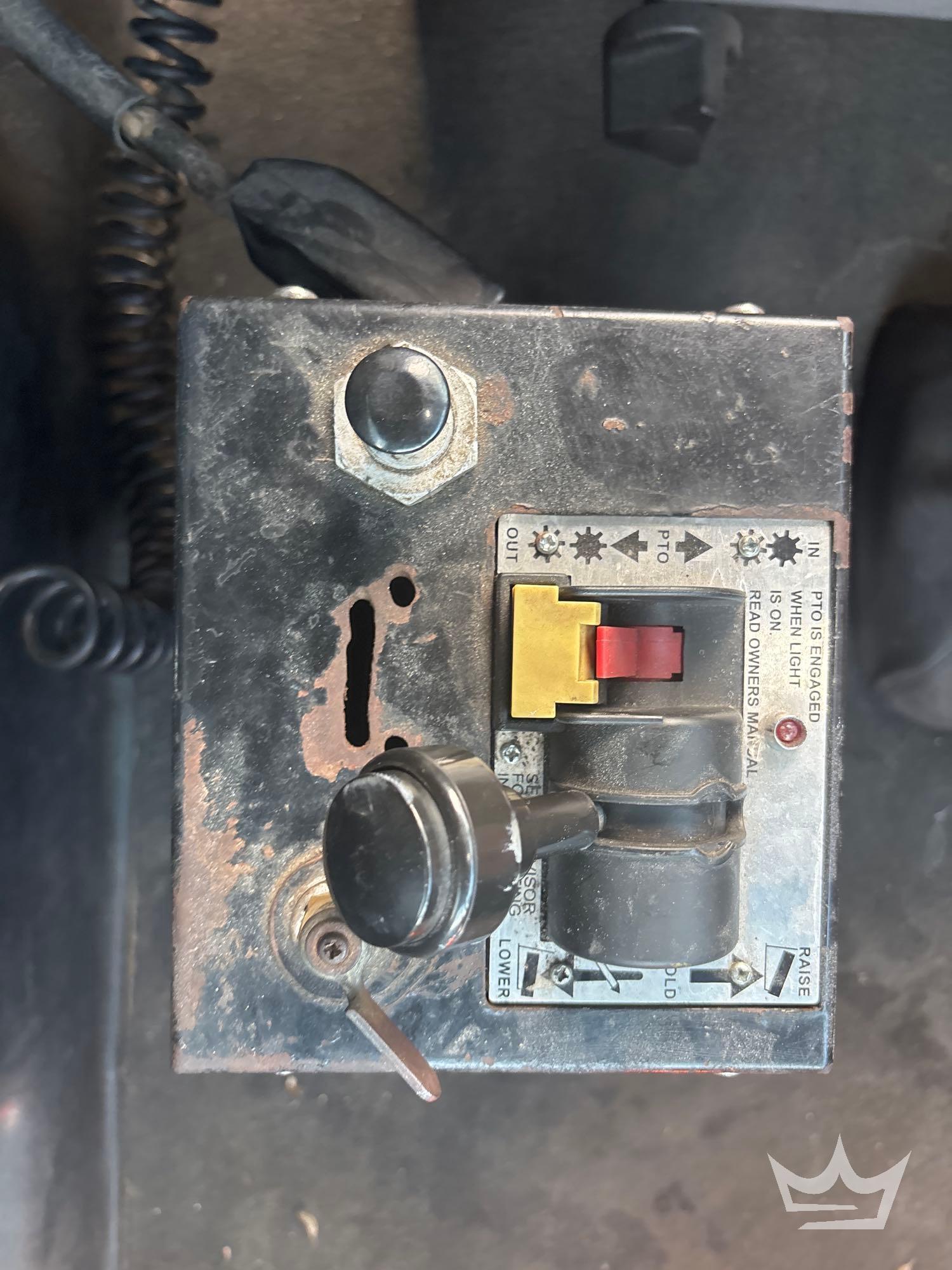 2002 Mack CL713