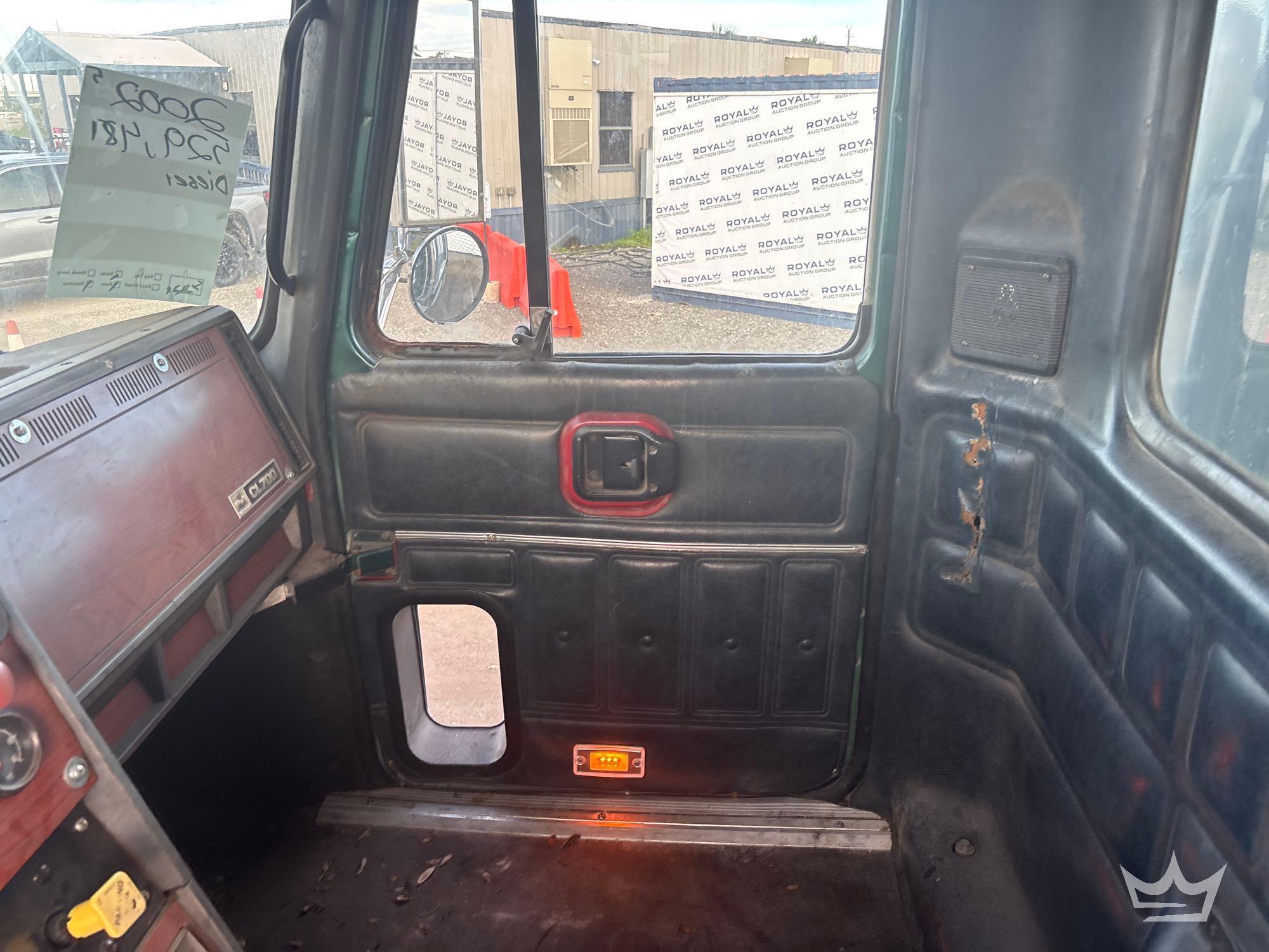 2002 Mack CL713