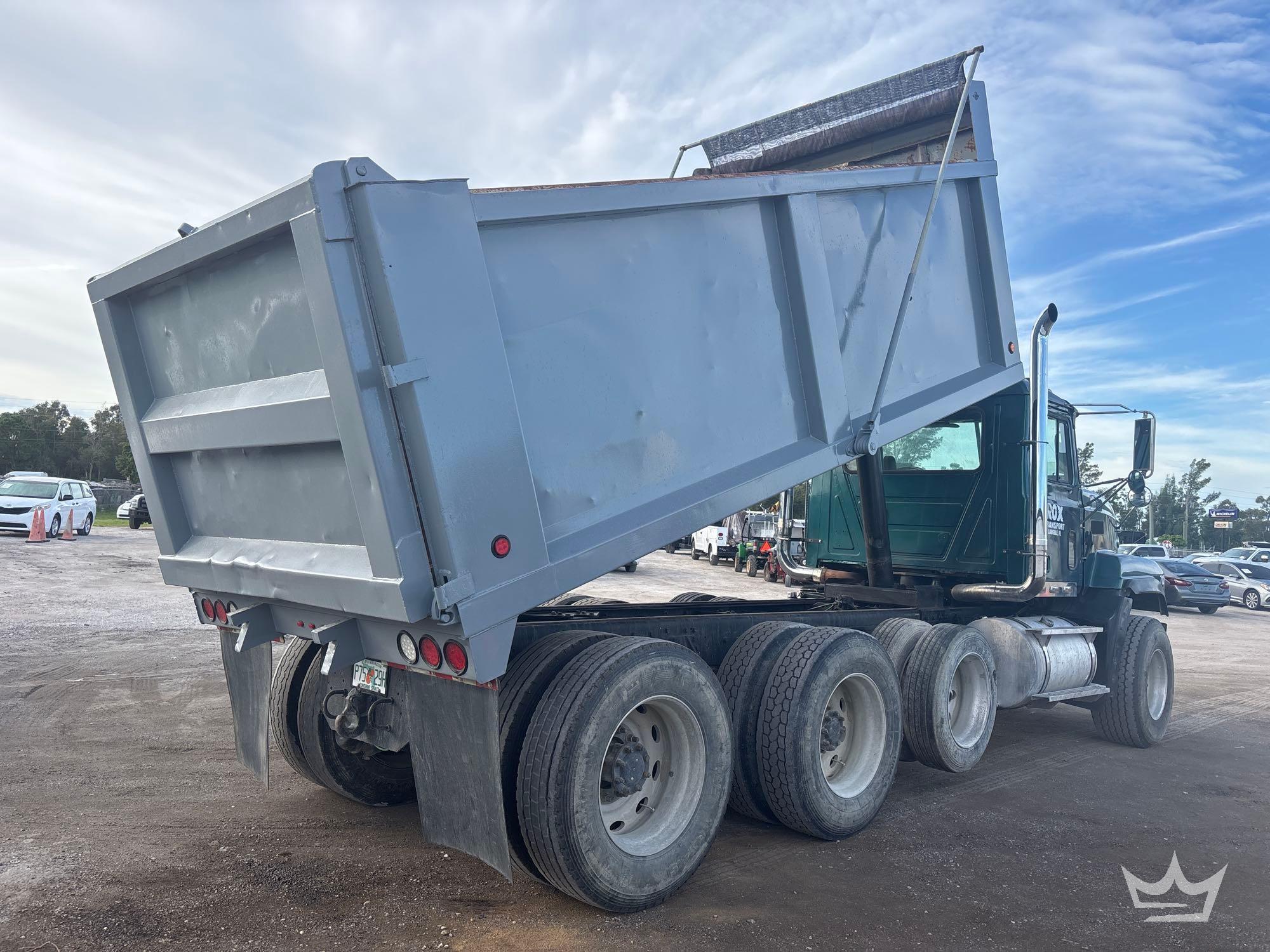 2002 Mack CL713