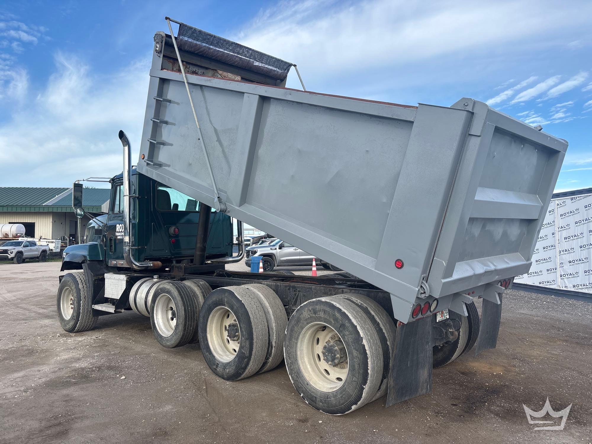 2002 Mack CL713