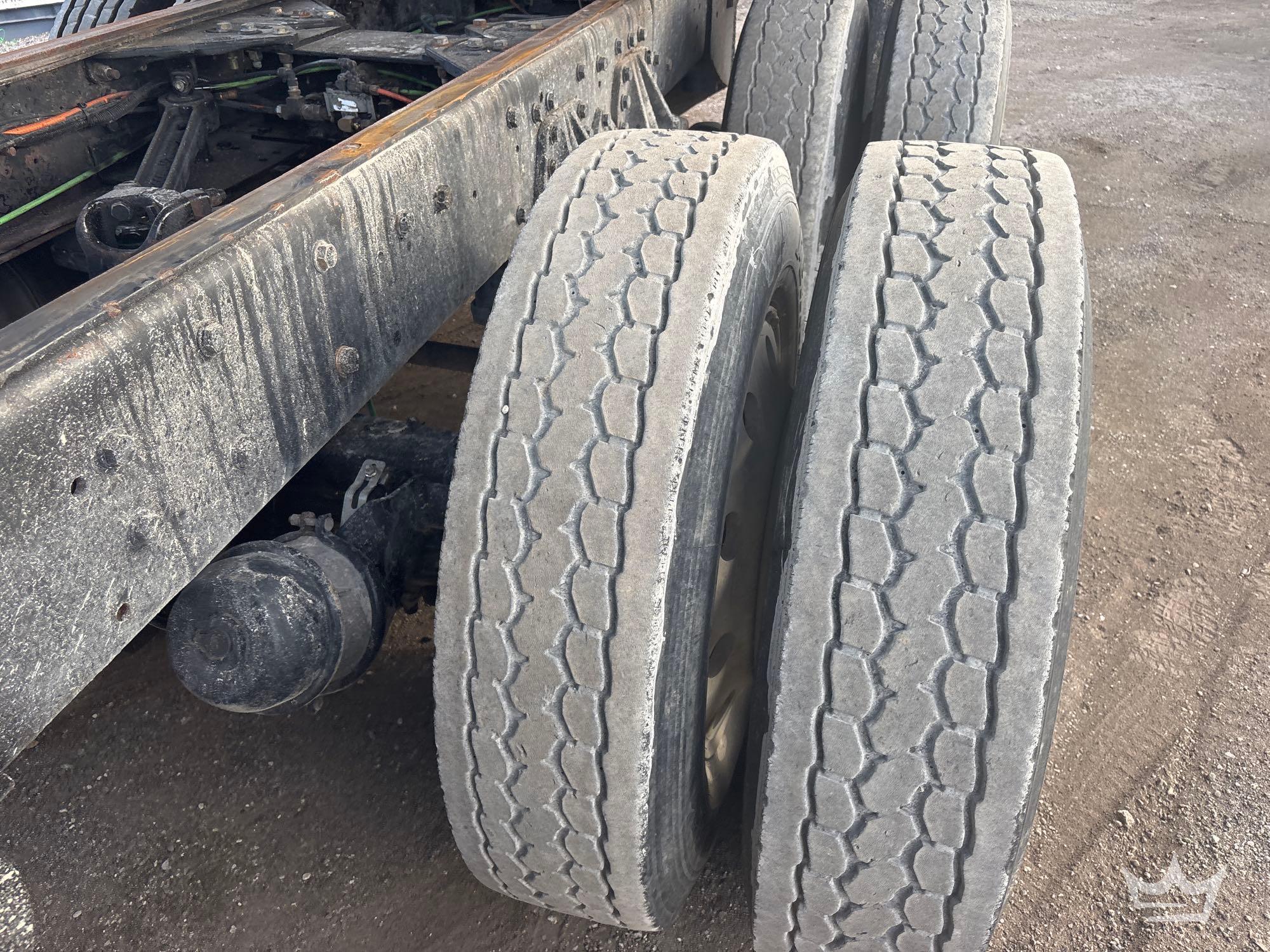 2002 Mack CL713